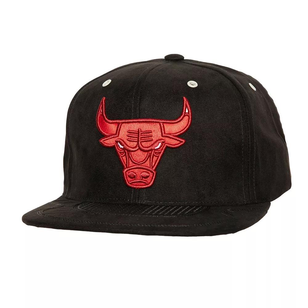 Men's Mitchell & Ness Black Chicago Bulls Day 4 Snapback Hat Product Image