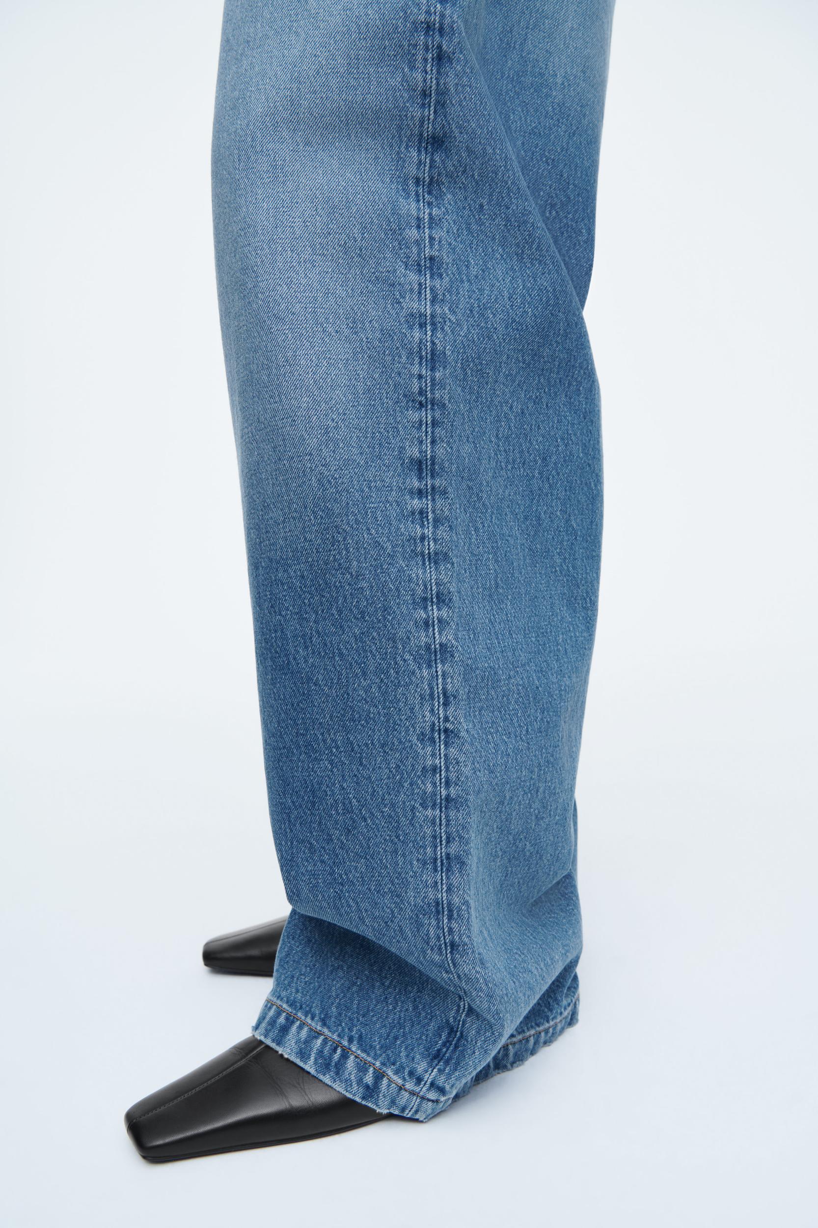 VOLUME WIDE-LEG JEANS Product Image