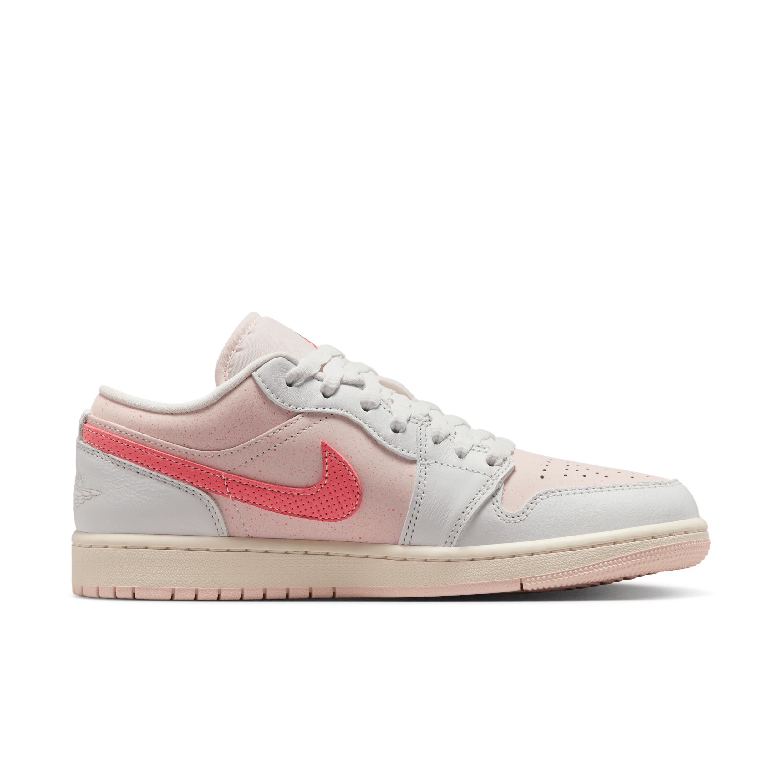 Womens Air Jordan 1 Low SE Shoes | IB8156-133 Product Image