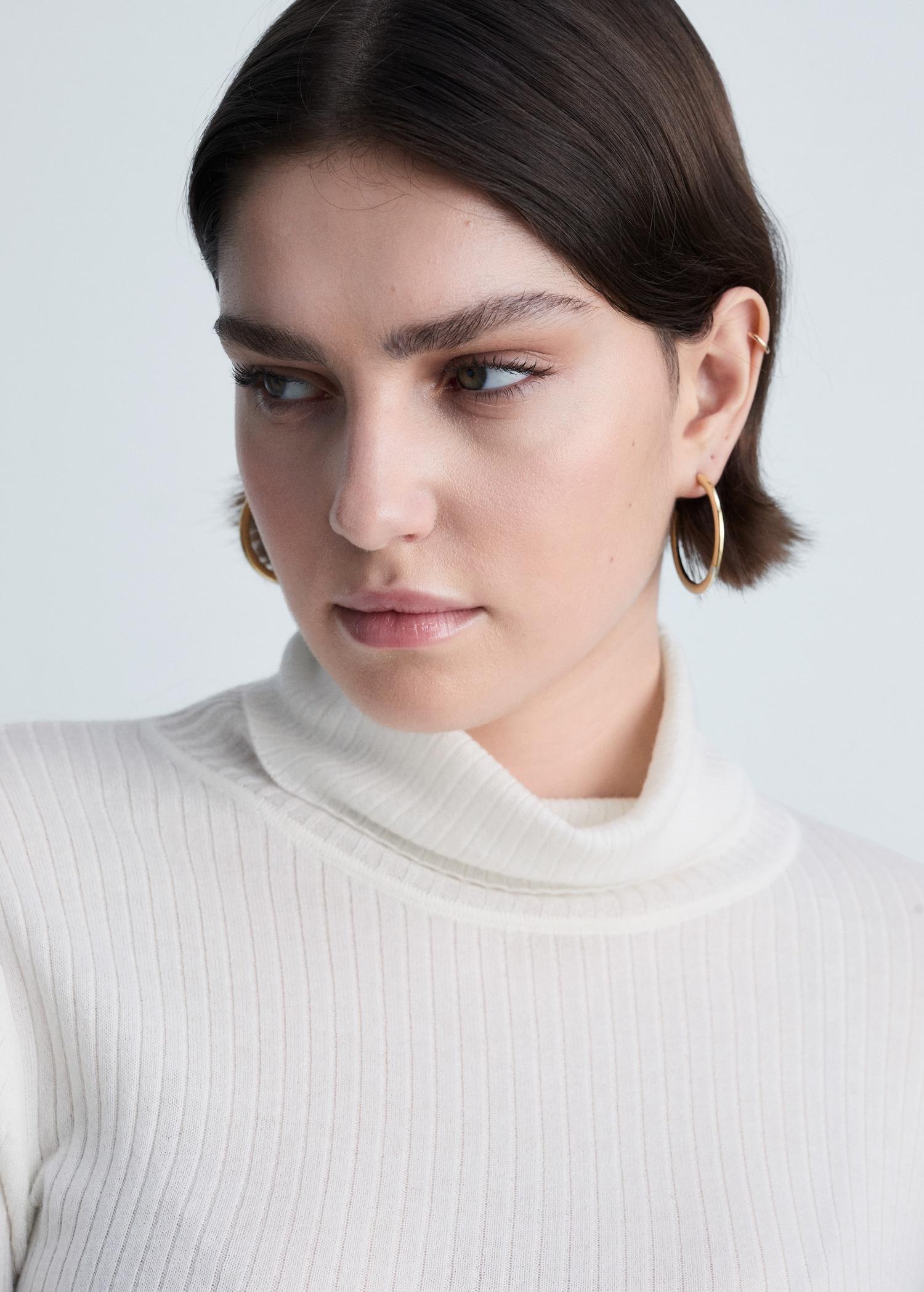 Wool blend turtleneck sweater - Women | MANGO USA Product Image