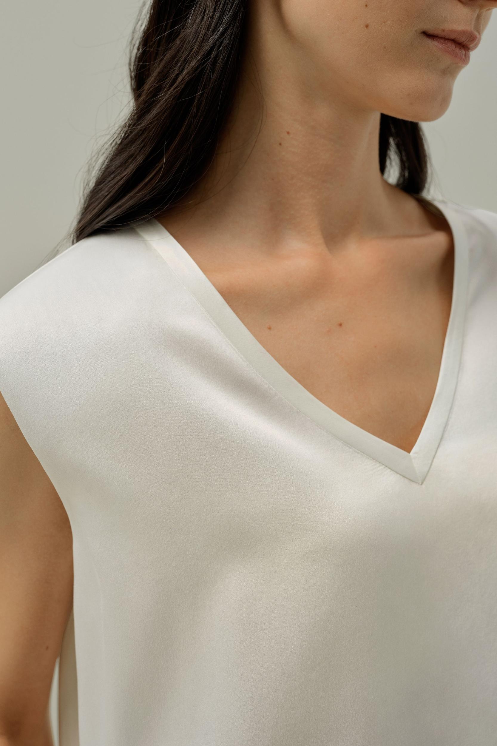 LILYSILK x Melissa Murrell Silk Suede Sleeveless V Neck Top Product Image