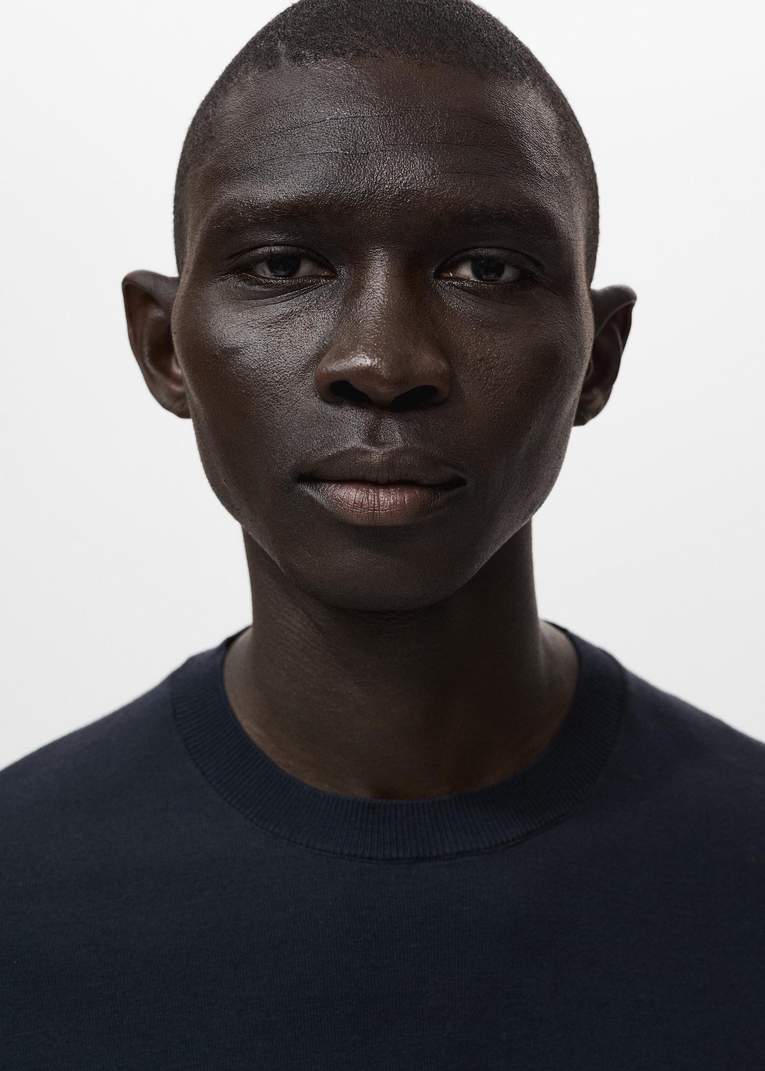 Cotton fine-knit t-shirt - Men | MANGO USA Product Image