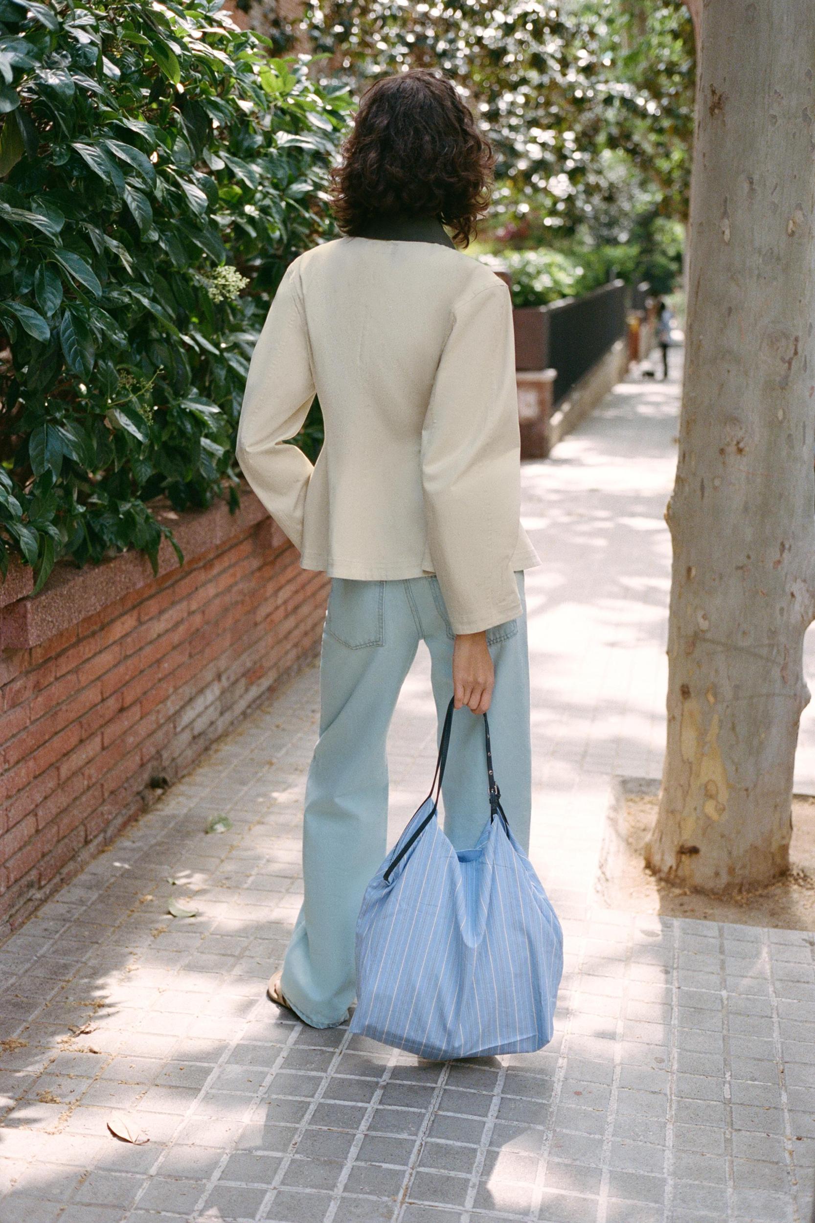 CONTRAST COLLAR PEPLUM JACKET Product Image