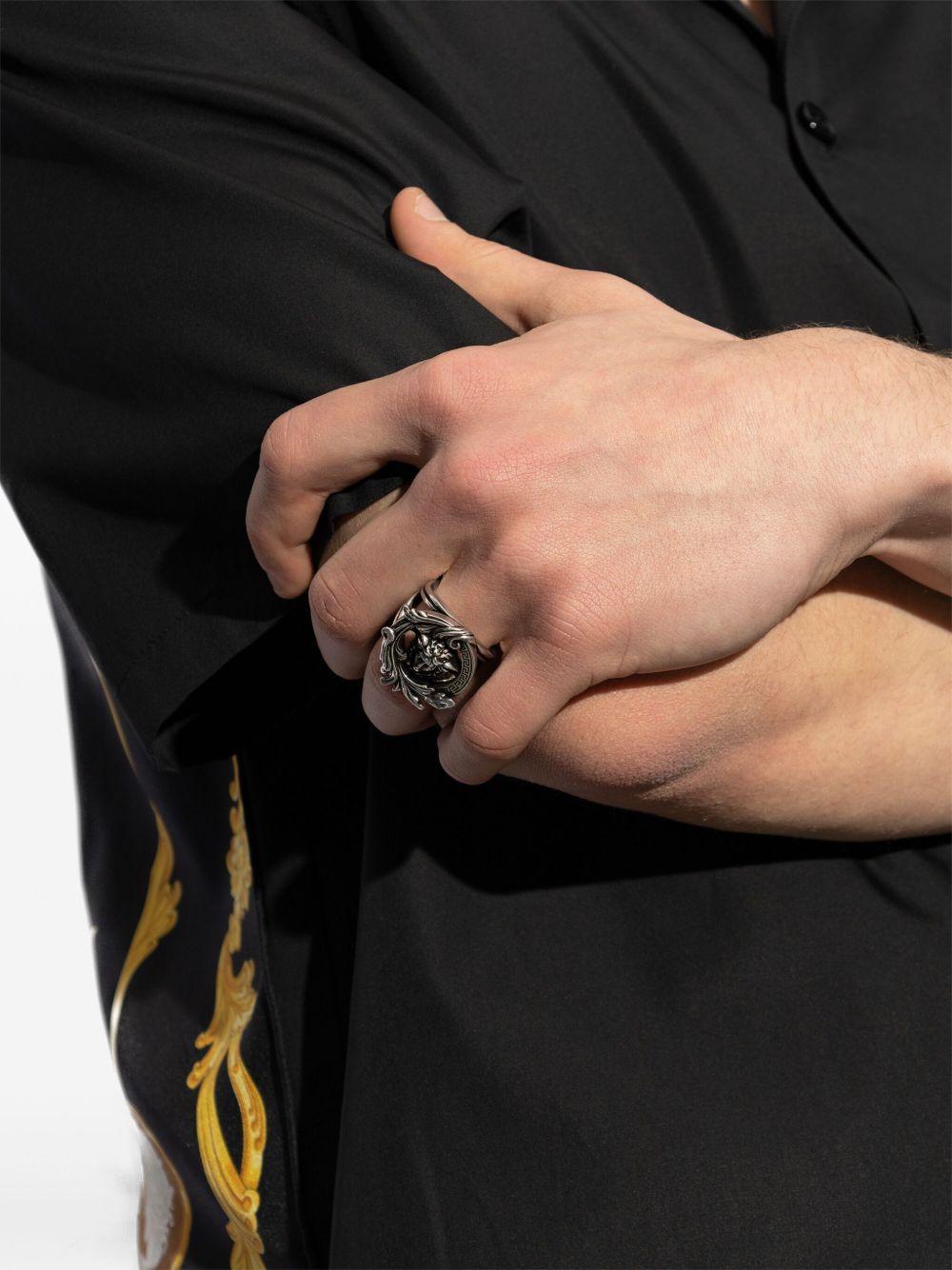 Medusa Barocco ring Product Image