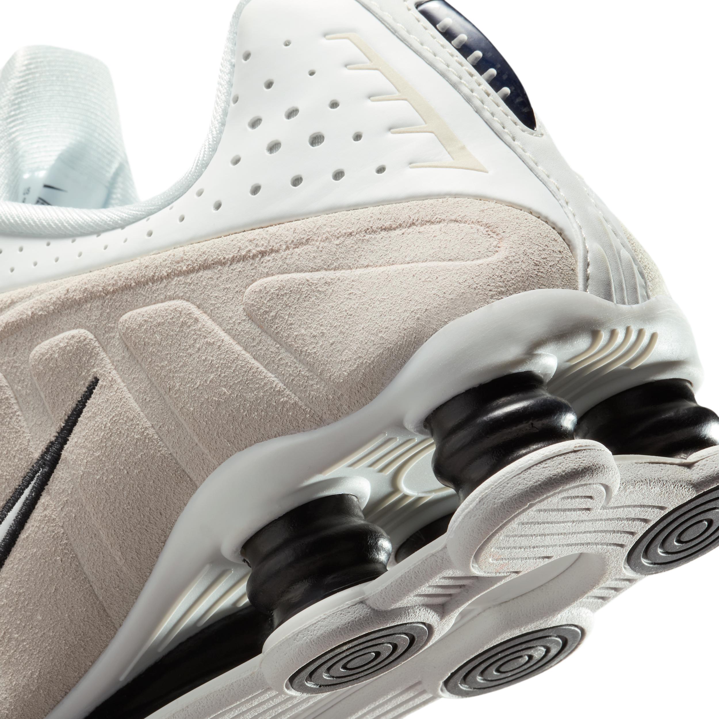 Nike Womens Shox R4 Shoes | HQ7739-100 Product Image