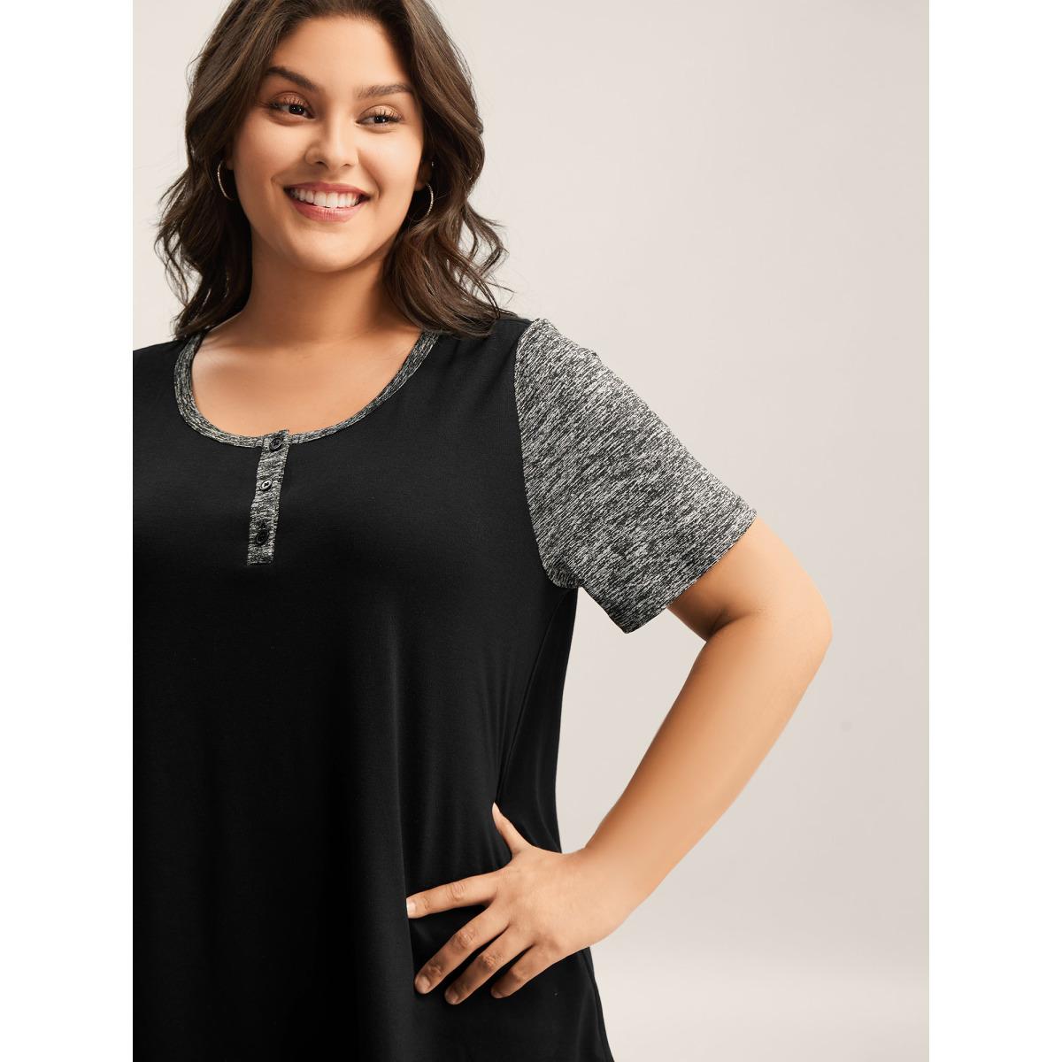 Plus Size Color Contrast Button Detail T-Shirt Black Women Contrast Round Neck Everyday-Casual T-shirts BloomChic 30/6X Product Image