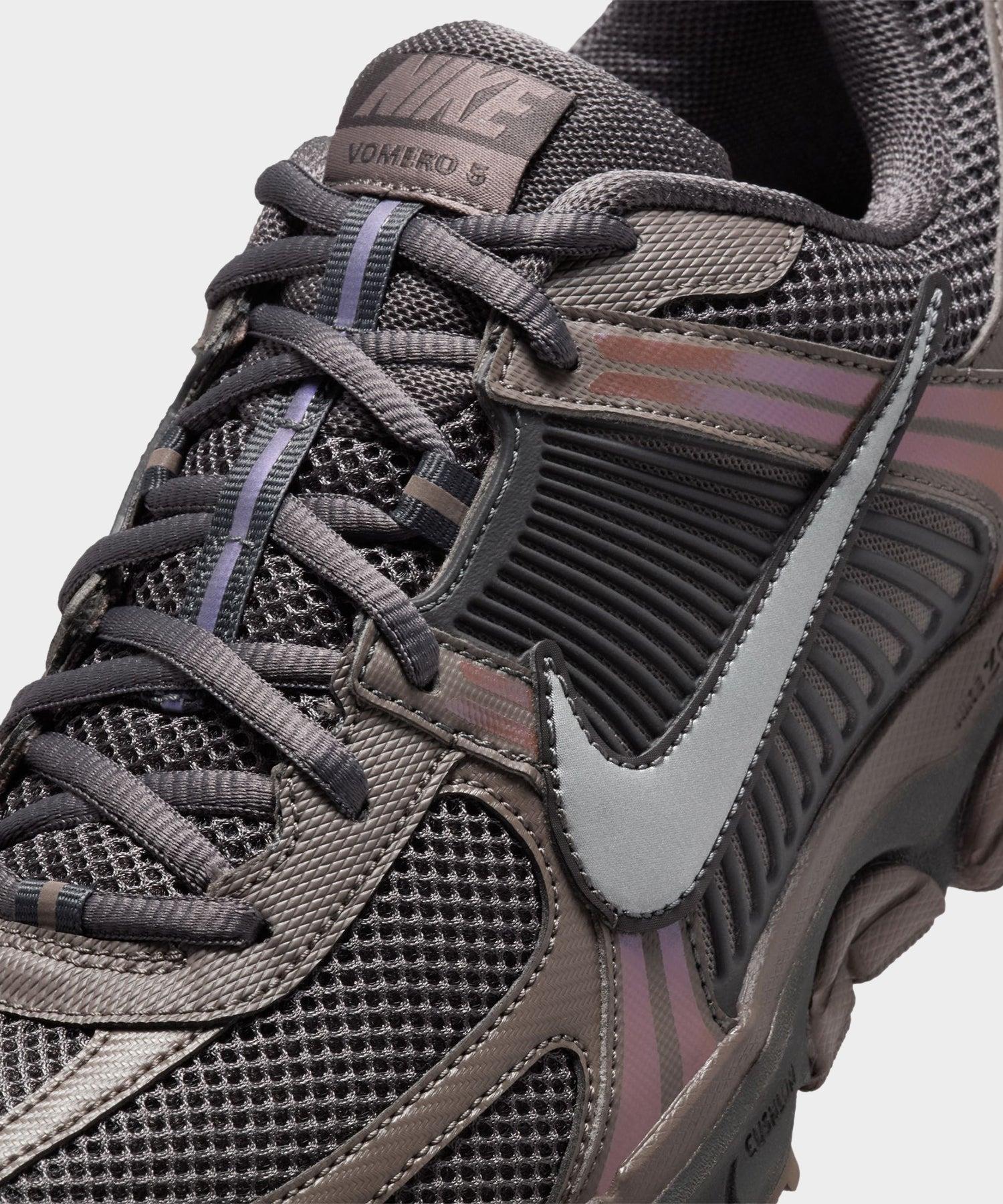 Nike Zoom Vomero 5 Sneaker Product Image