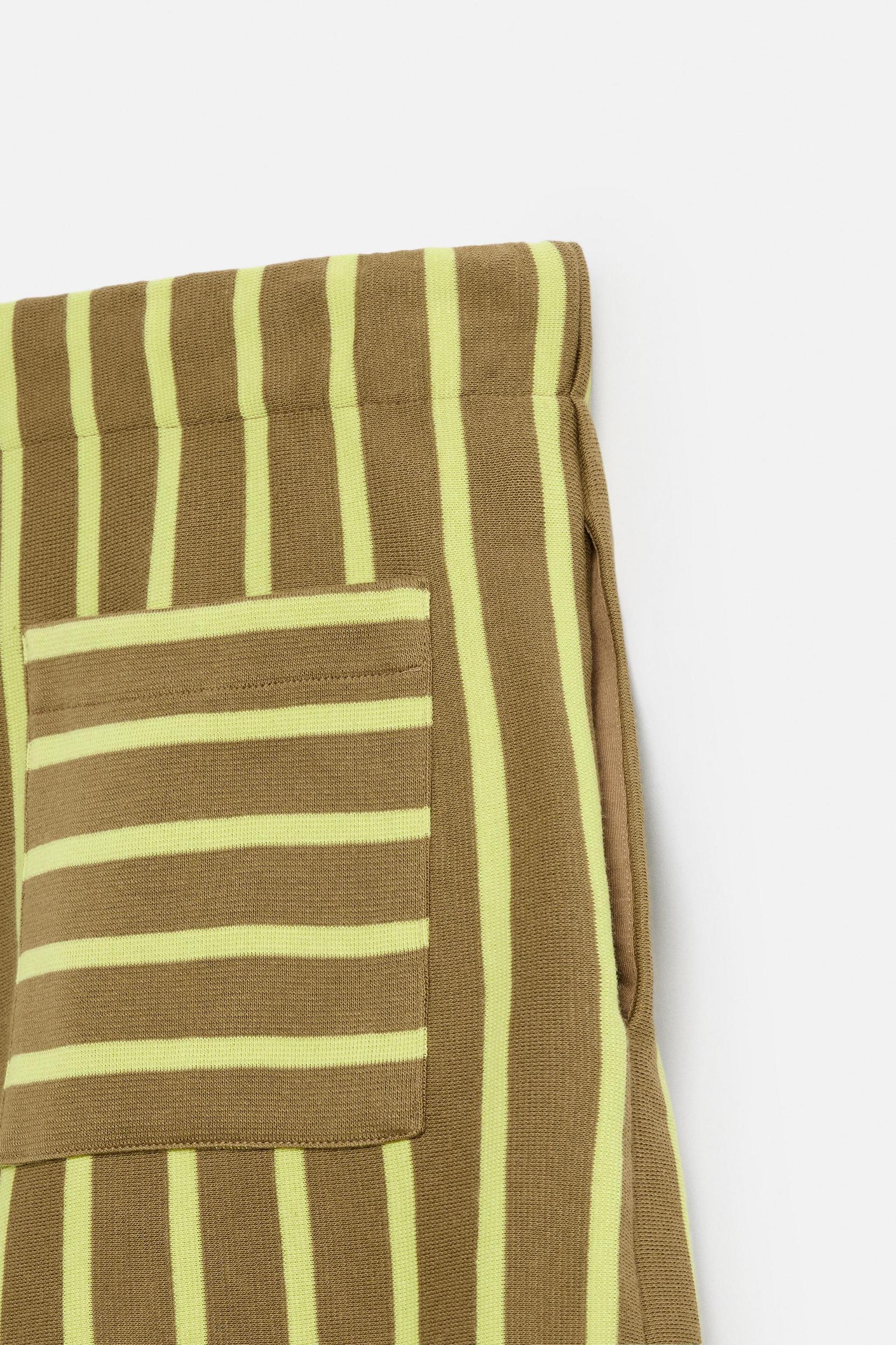 STRIPED SHORTS Product Image