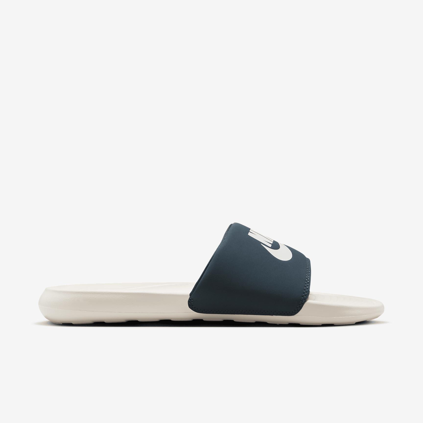 Nike Men's Victori One Slides Product Image