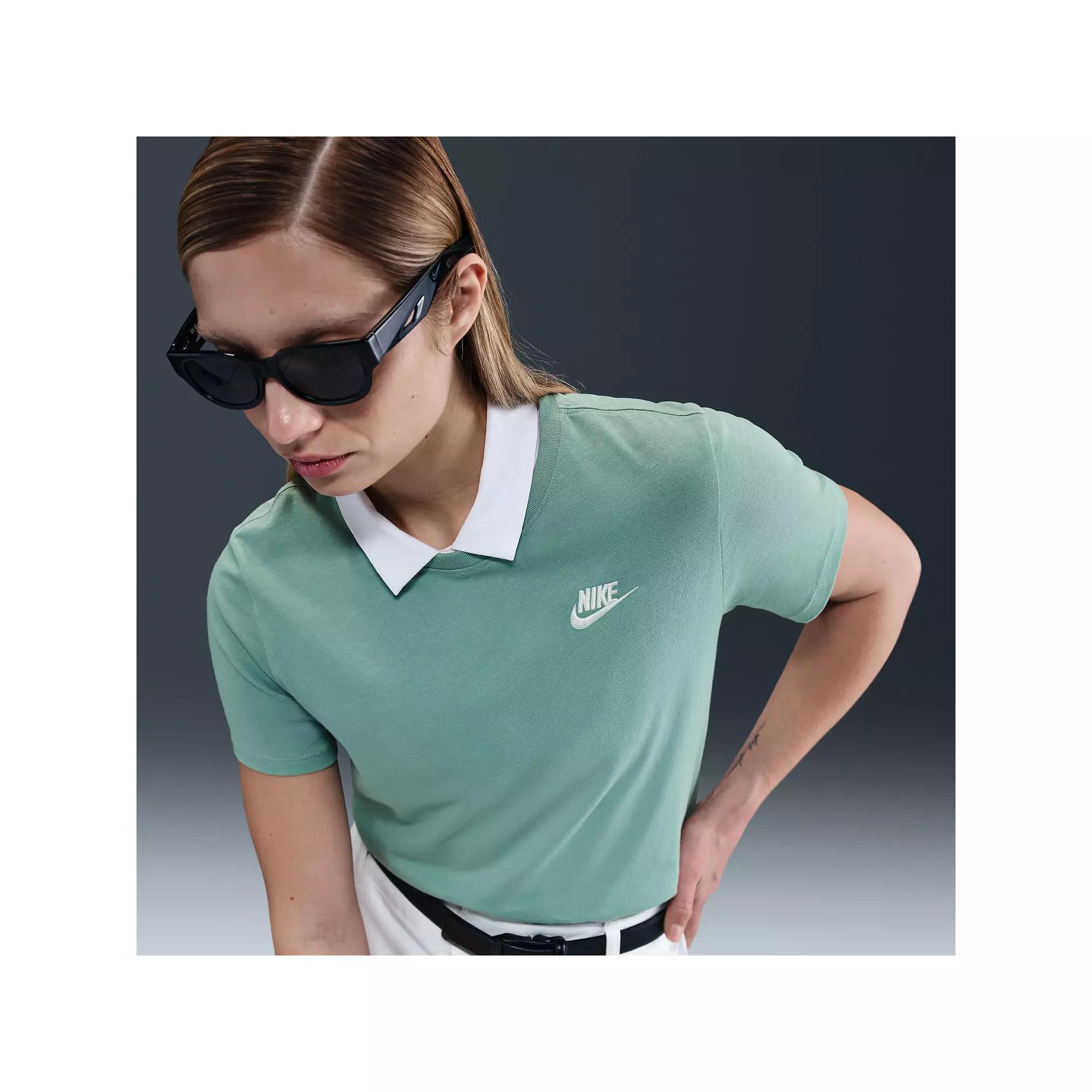 Women's Nike Sportswear Club Essentials Tee,  Product Image