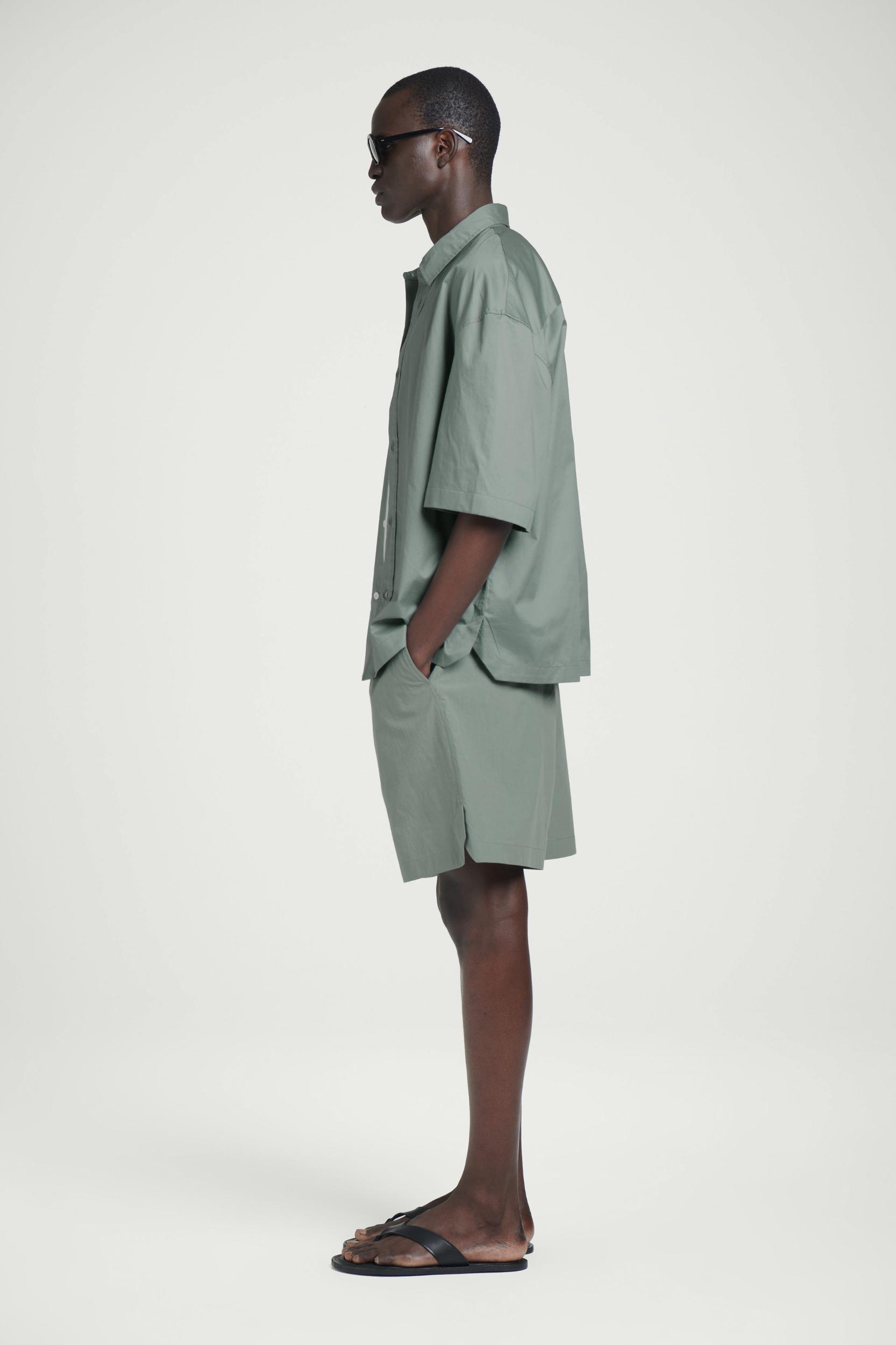 BOXY SHORT-SLEEVED COTTON SHIRT Product Image