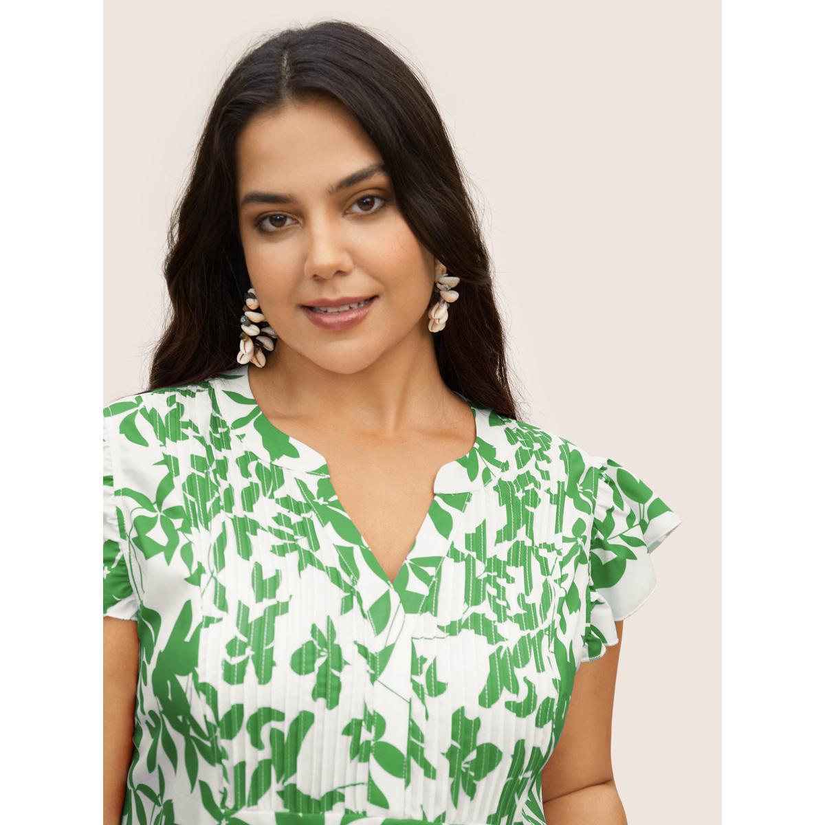 Plus Size Truegreen Silhouette Floral Print Notched Collar Pleated Blouse Women Resort Cap Sleeve Notched collar Vacation Blouses BloomChic 18-20/2X Product Image