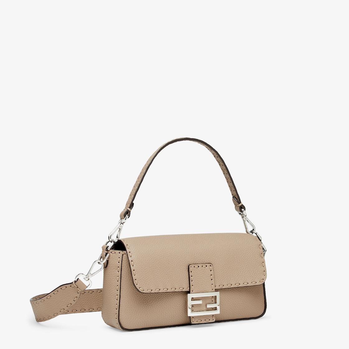 BaguetteDove gray Selleria bag with 612 hand-sewn topstitches Product Image