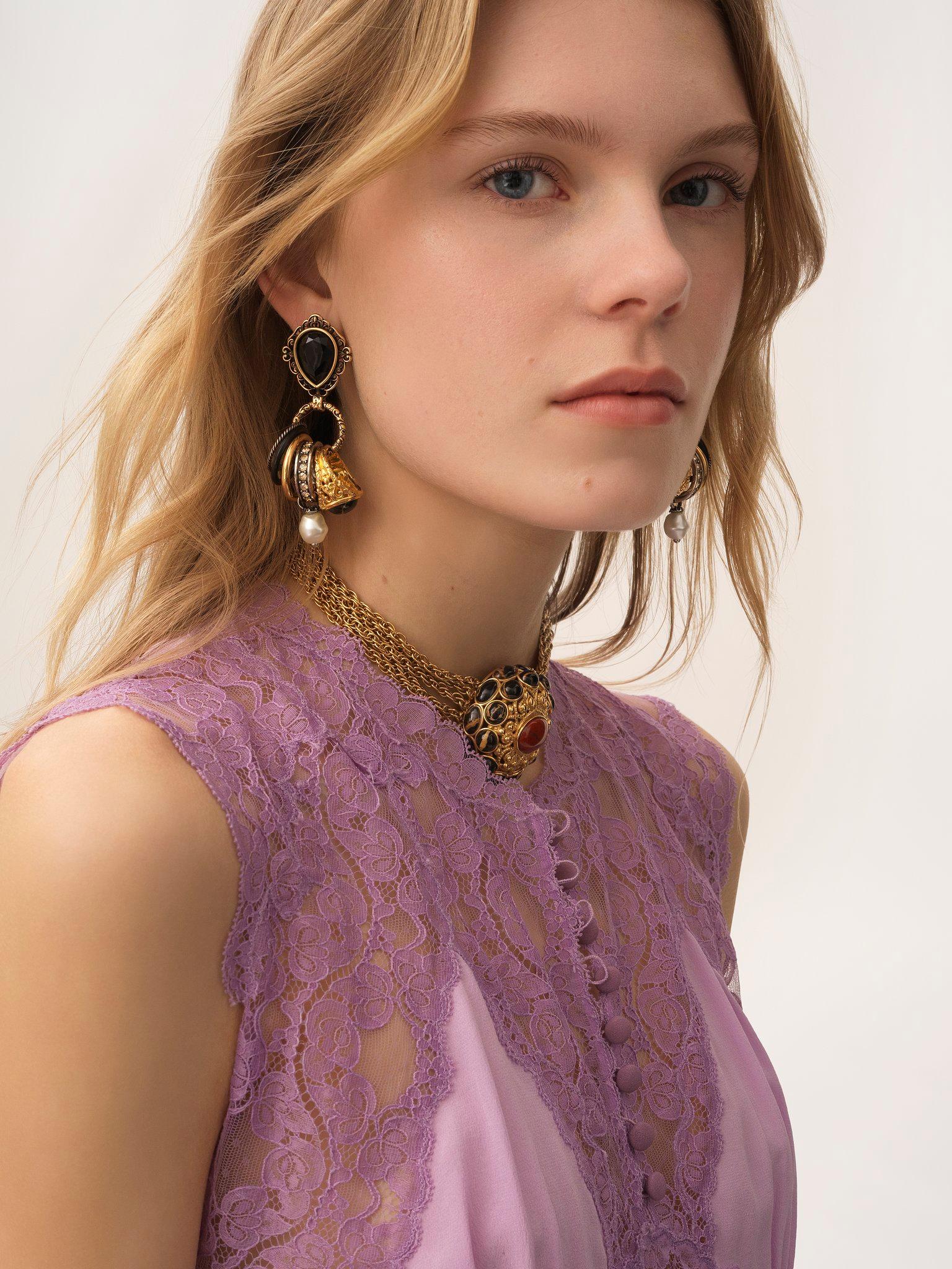 The Chloé Antique Pearls earrings Product Image