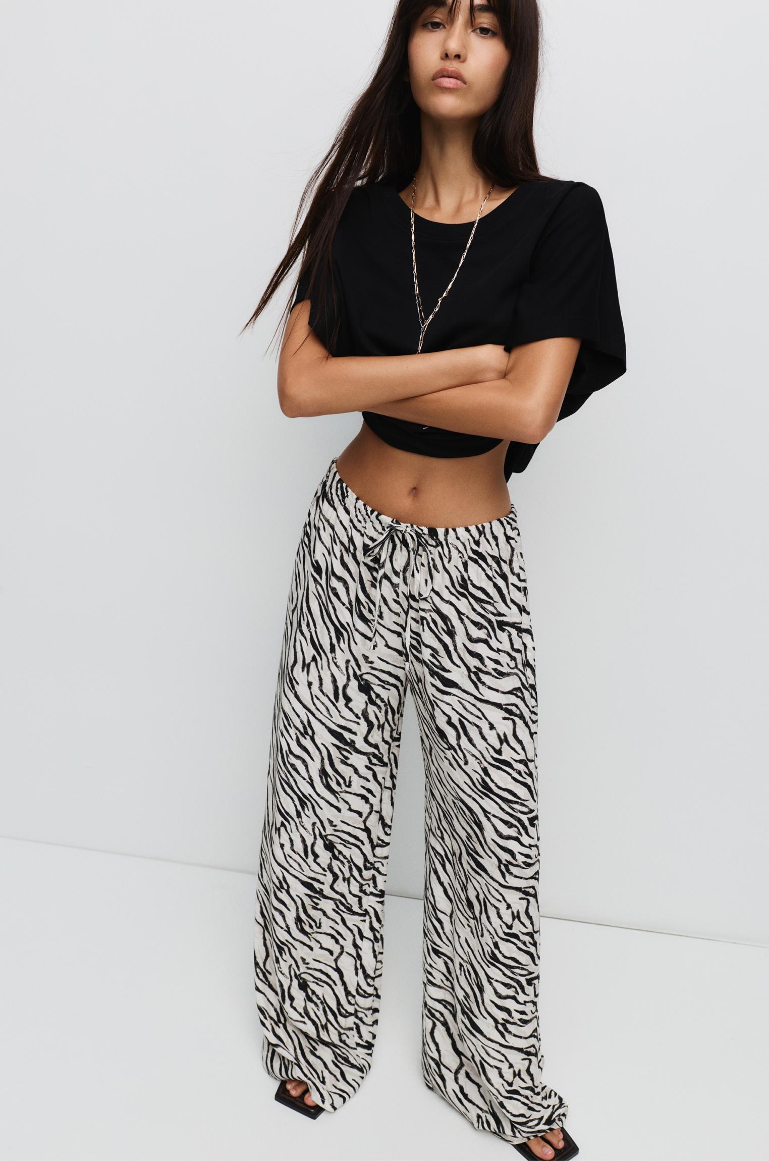 Flowing animal print pants Product Image