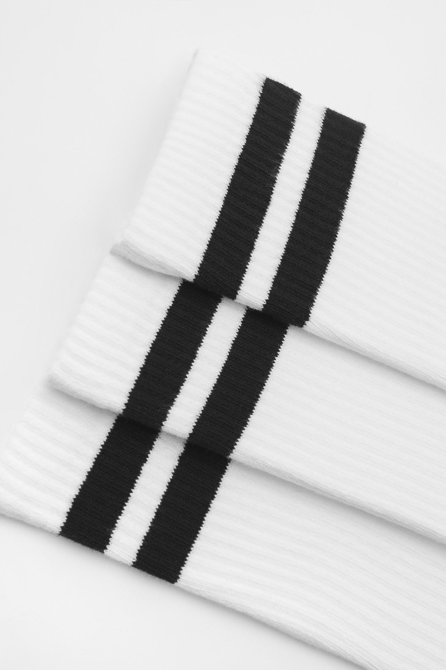 White sports socks Product Image