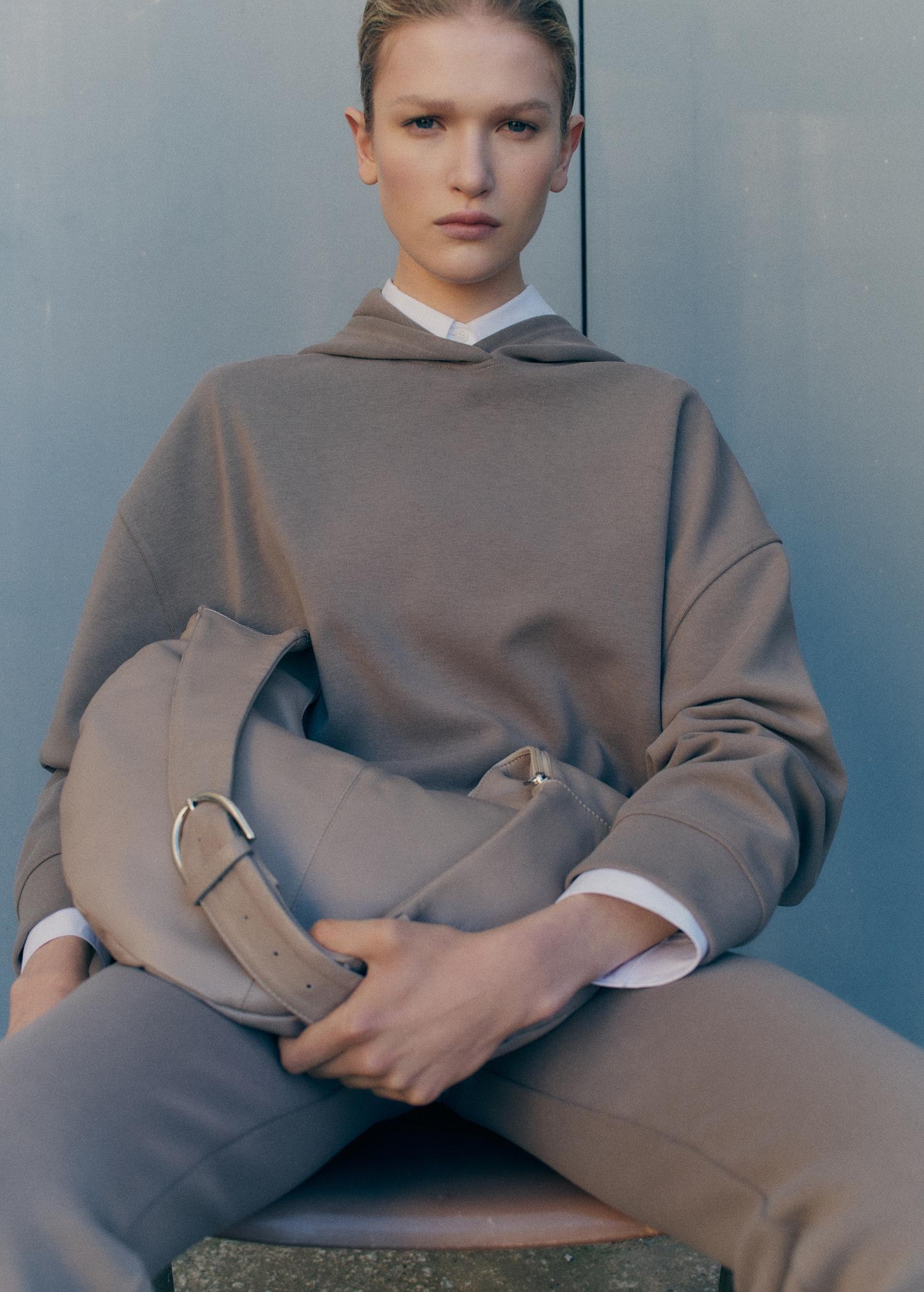 Oversized hoodie - Women | MANGO USA Product Image