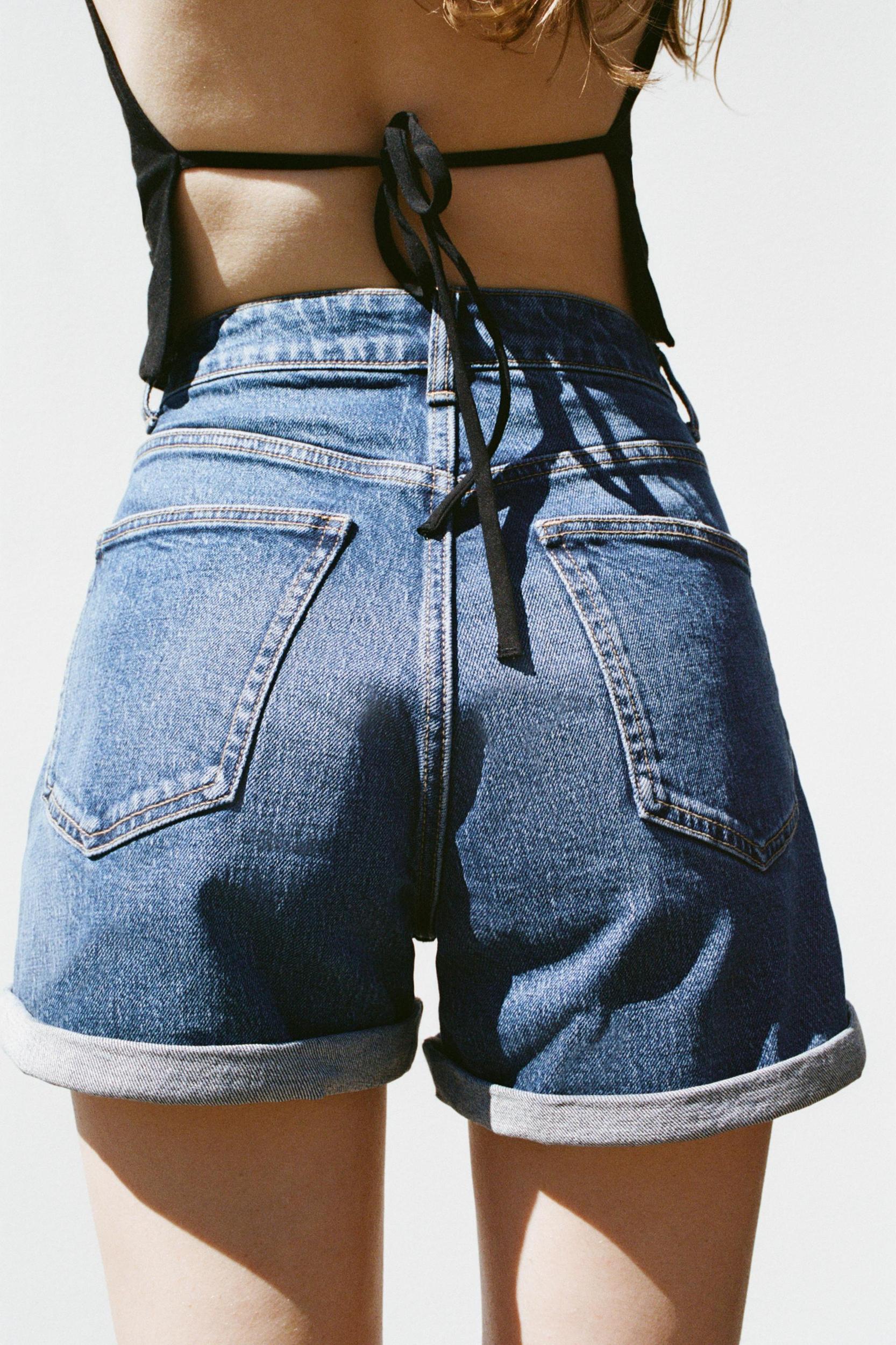 HIGH-WAISTED MOM FIT SHORTS Product Image