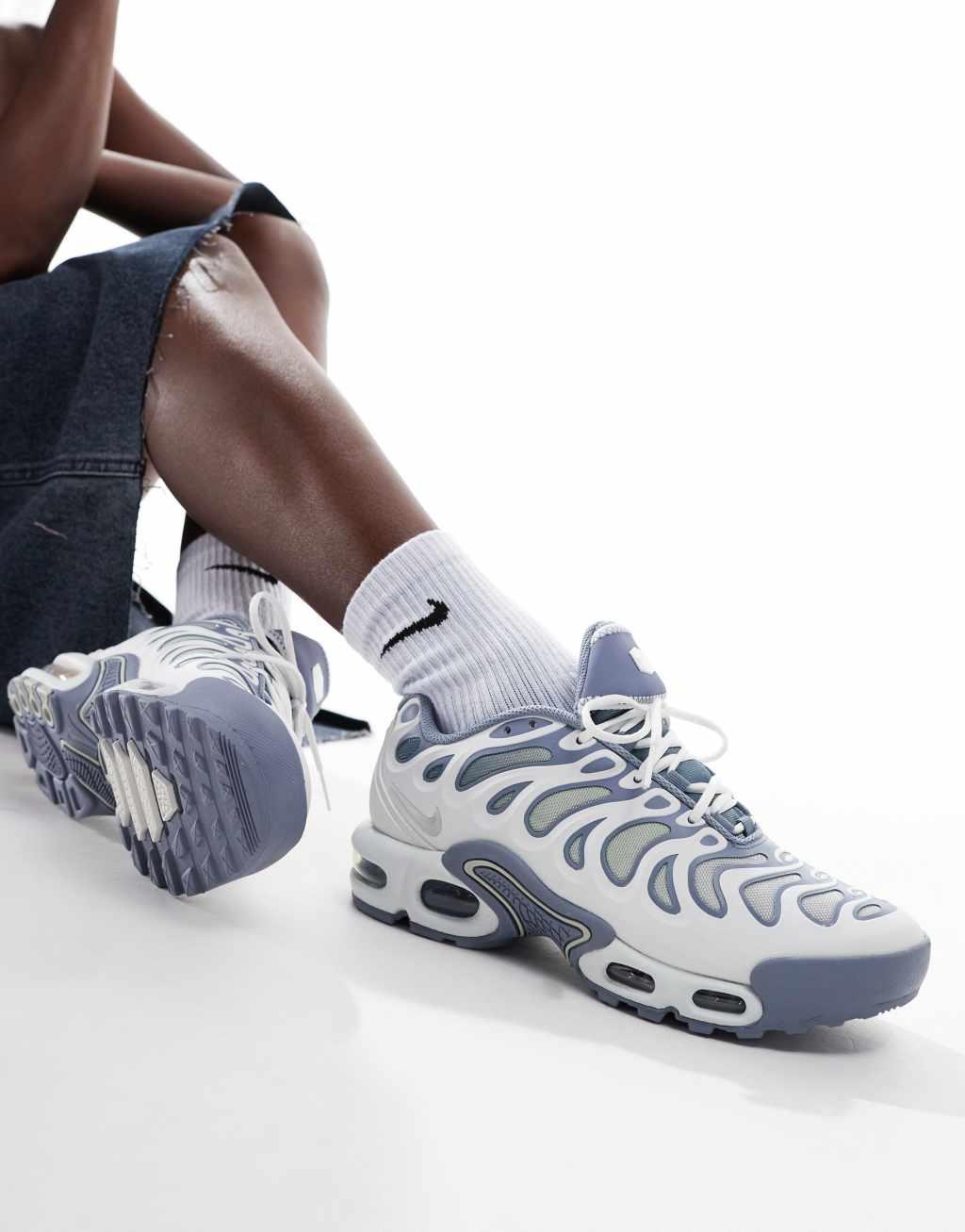 Nike Air Max Plus Drift sneakers in white and silver Product Image