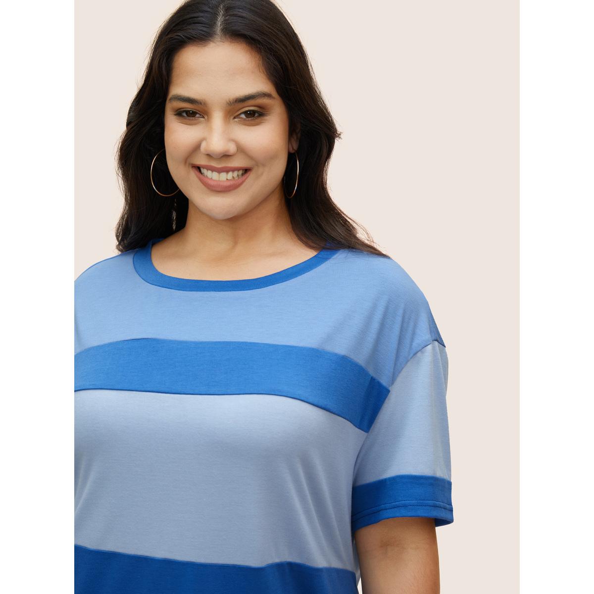 Plus Size Colorblock Contrast Drop Shoulder Sleeve T-shirt LightBlue Women Casual Contrast Round Neck Everyday T-shirts BloomChic 30/6X Product Image