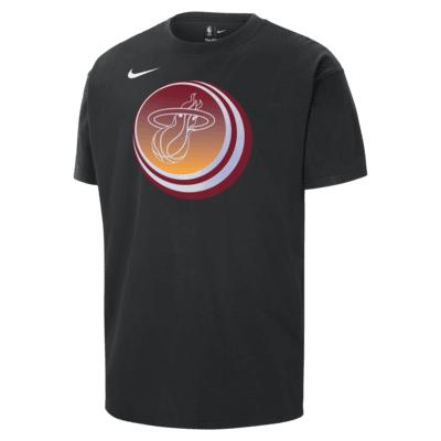 Milwaukee Bucks Essential Nike Men's NBA T-Shirt Product Image