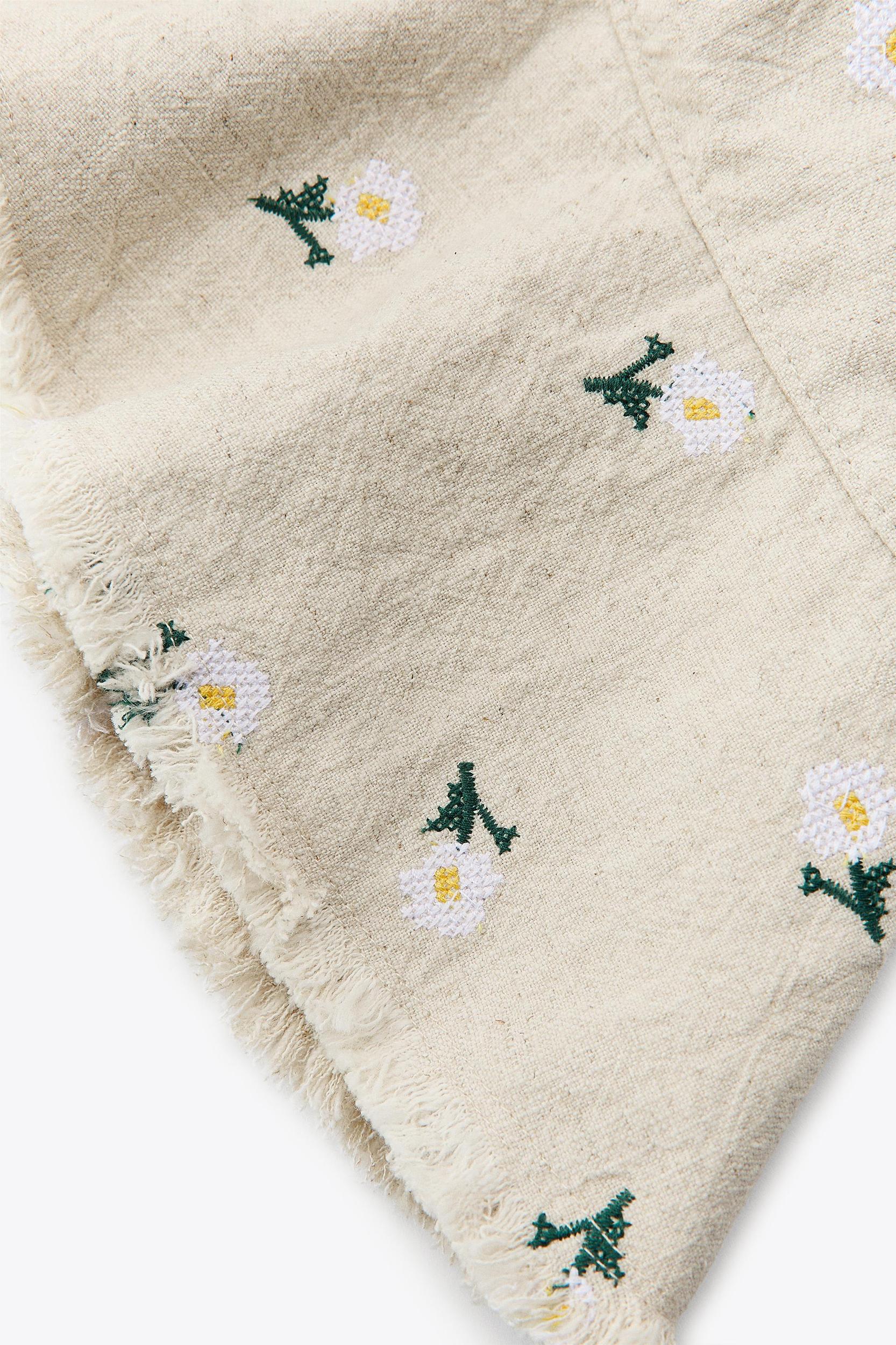 EMBROIDERED FLORAL BUCKET HAT Product Image