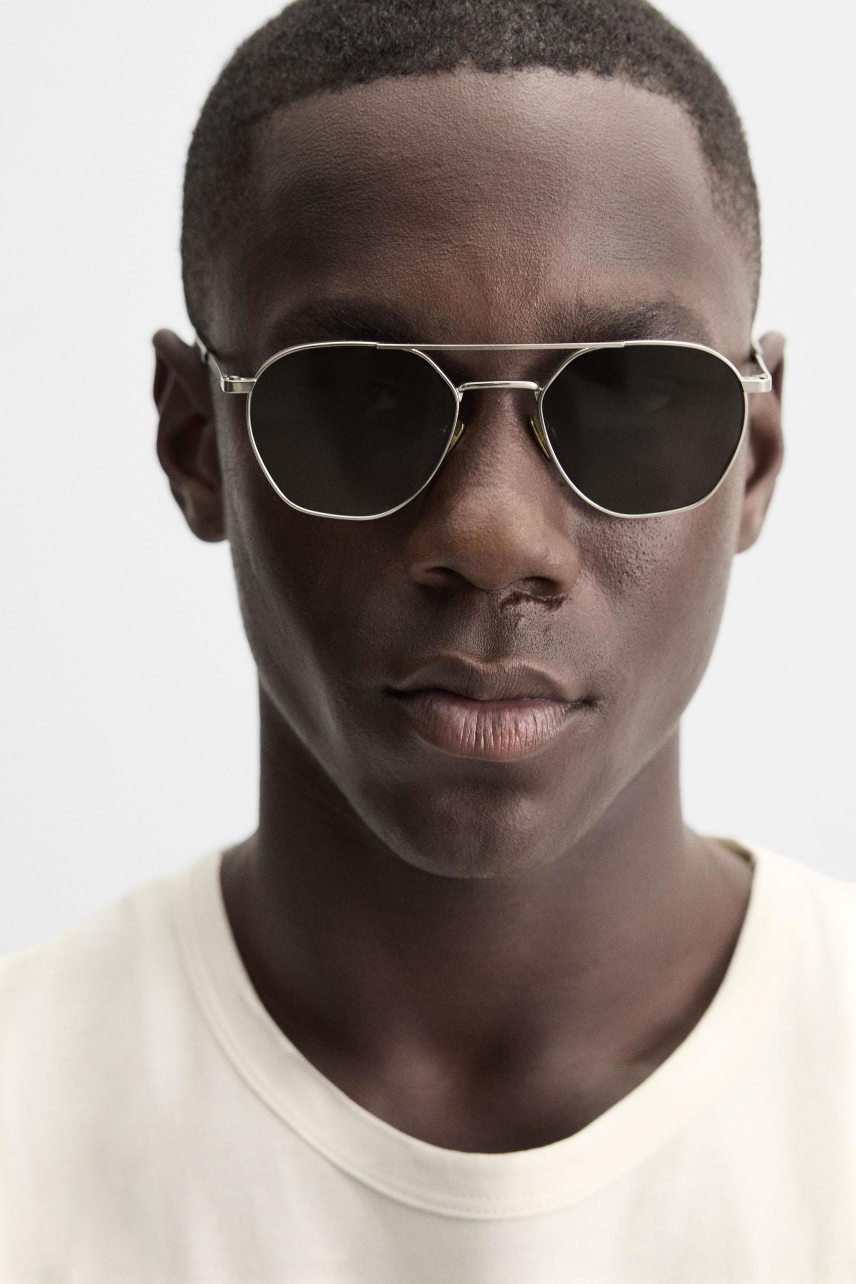 BASIC LIGHTWEIGHT T-SHIRT Product Image