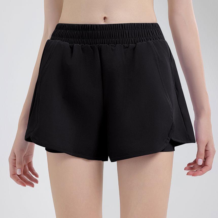 Mid Rise Plain Sports Shorts Product Image