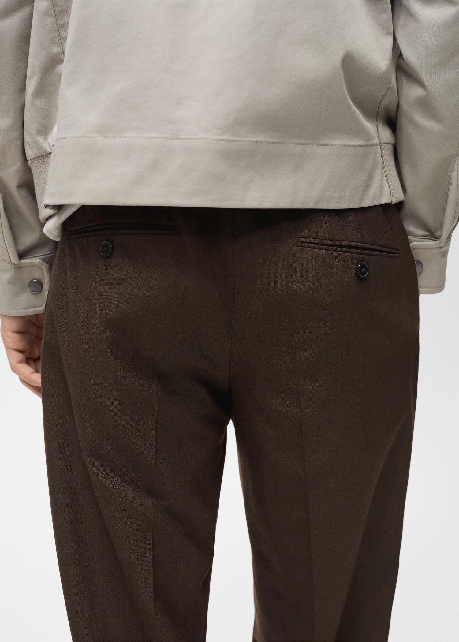 Slim-fit pleated cool wool pants - Men | MANGO USA Product Image