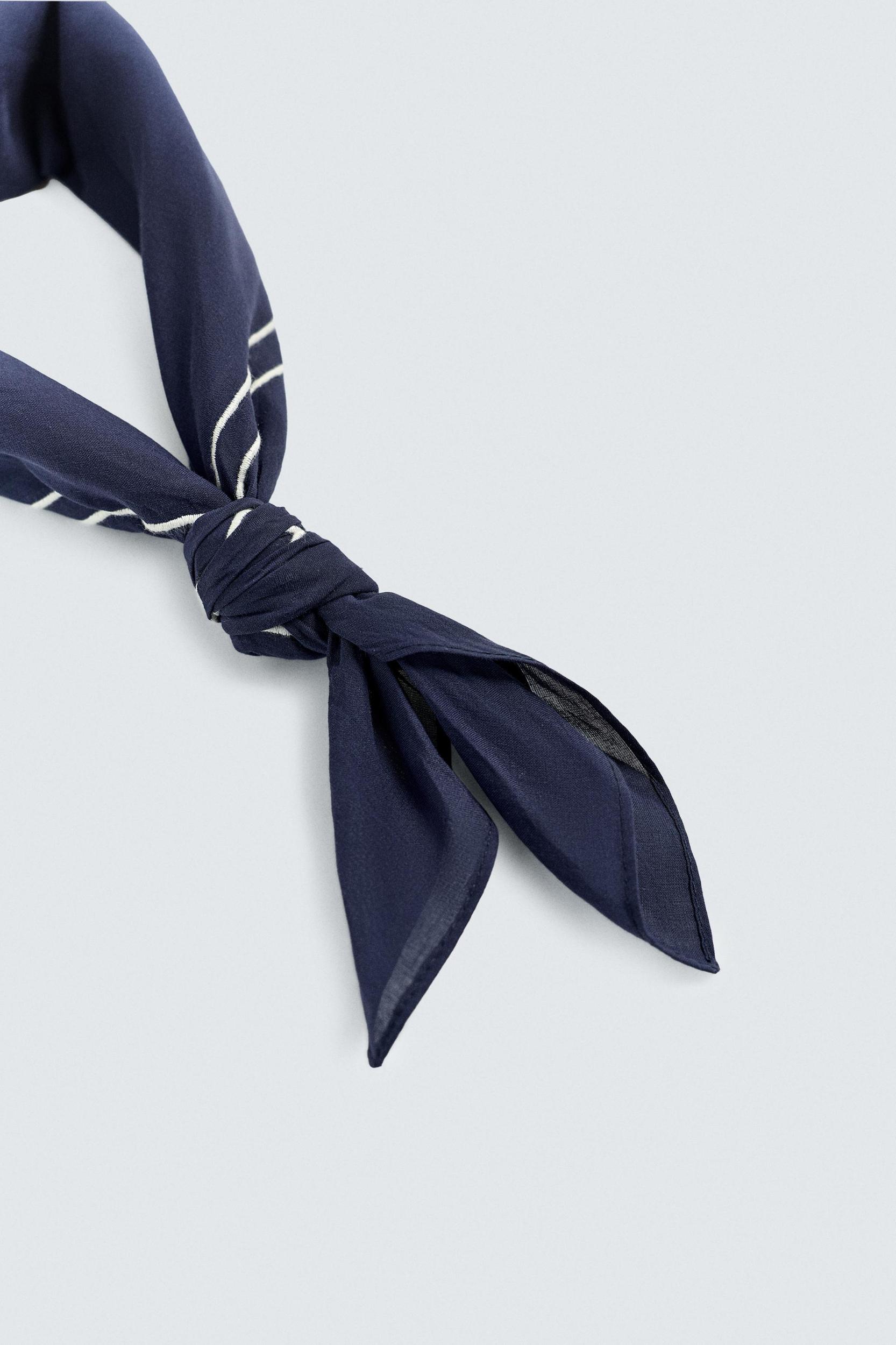 CONTRAST EMBROIDERY BANDANA Product Image