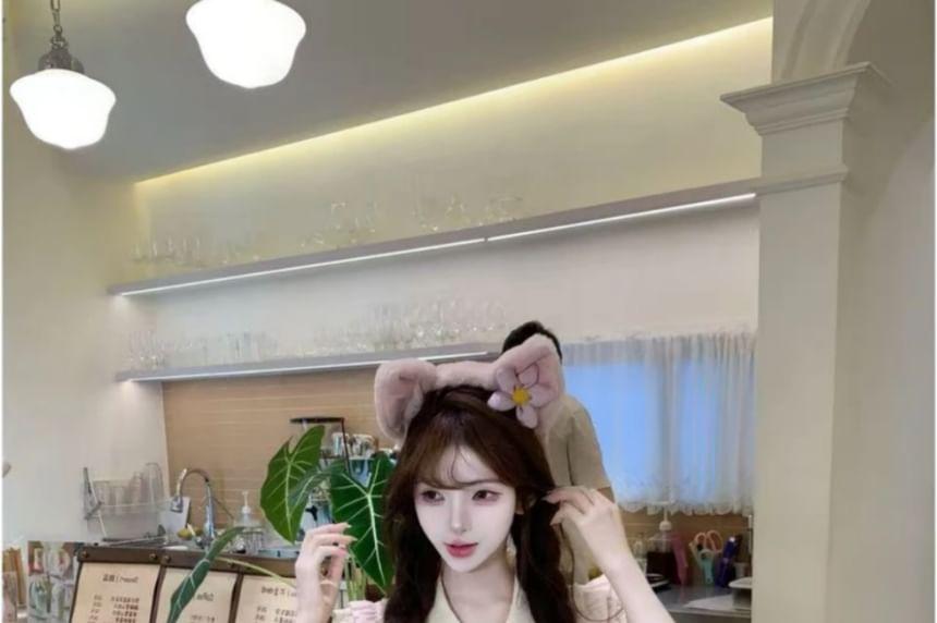 Sleeveless Collared Plain Bow Detail Romper Product Image