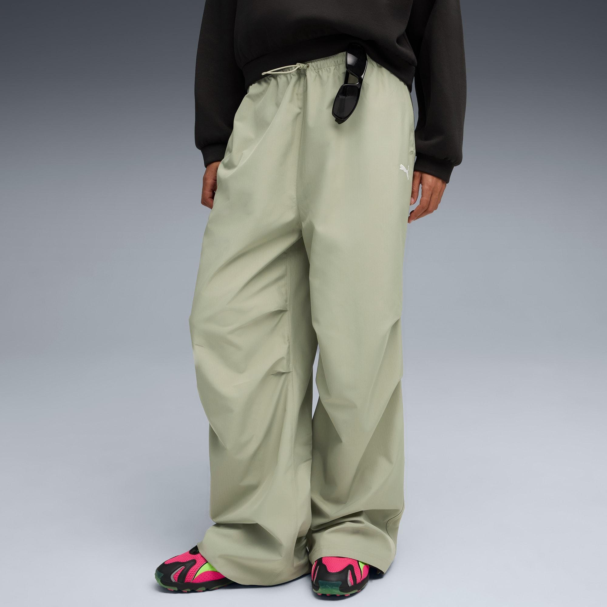 WARDROBE ESS Parachute Pants Women Product Image