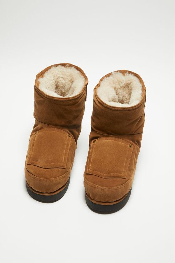 Low boots printed leather Product Image