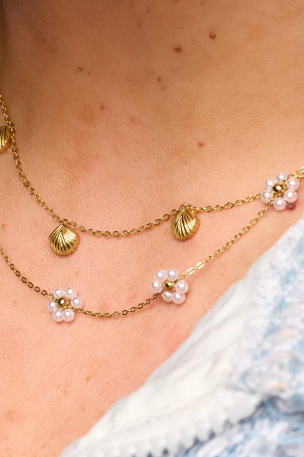 Pearl Daisy Necklace Product Image