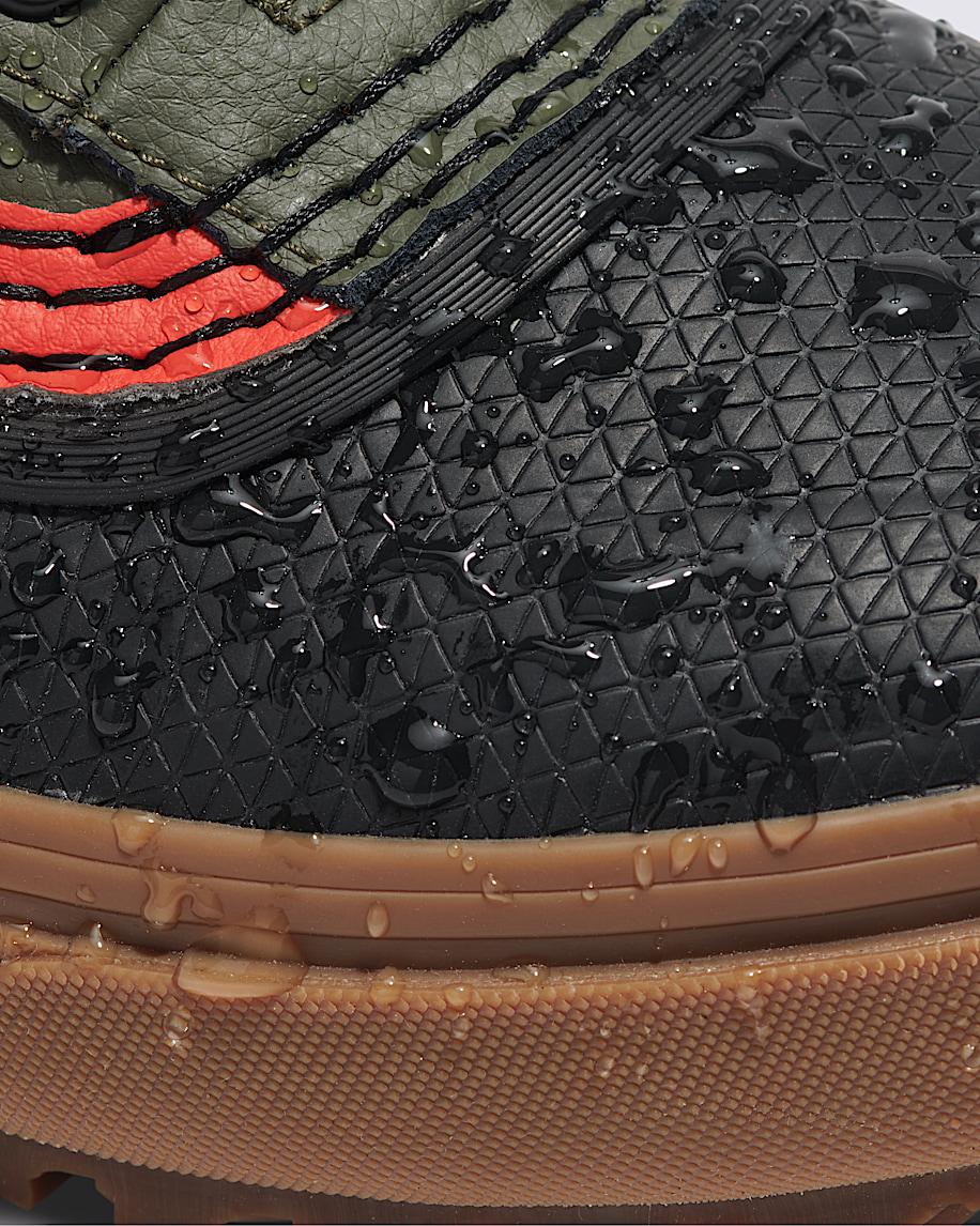 Standard Waterproof Boot in Green / Gum| Vans US Product Image