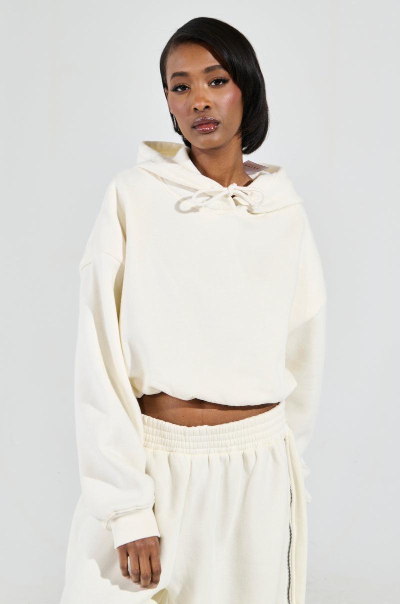 AINT NOBODY SWEATSHIRT IN CREAM Product Image