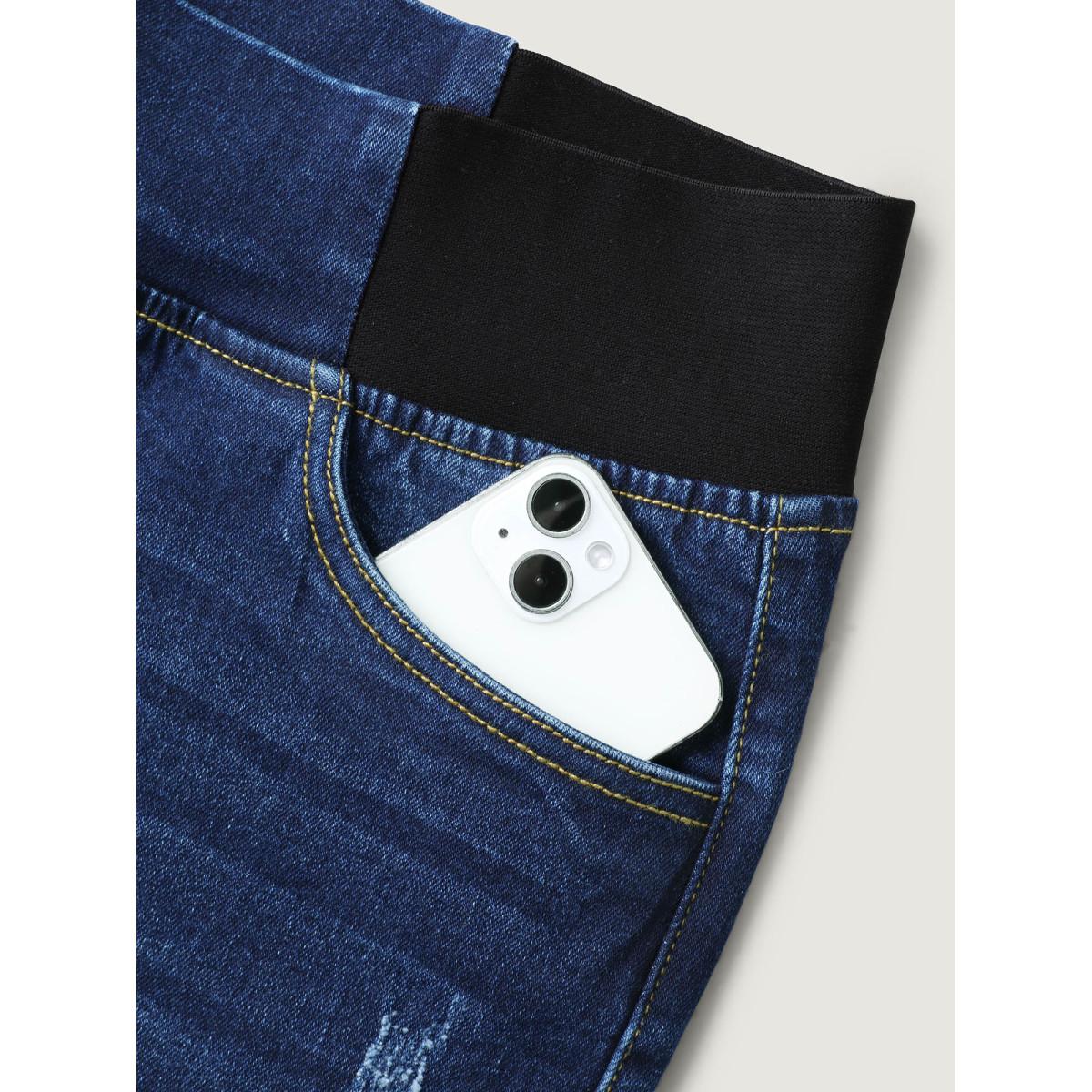 Plus Size Pull-On Stretchy Waist Denim Shorts Women Darkindigo Medium stretch Casual Slanted pocket Leisure Denim Shorts BloomChic 28/5X Product Image