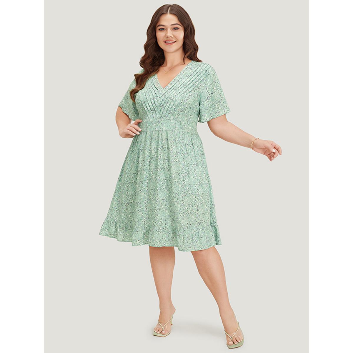 Plus Size Ditsy Floral Plicated Detail Ruffles Wideband Waist Dress Mint Women Elegant Gathered V-neck Short sleeve Curvy Knee Dress BloomChic 28/5X Product Image