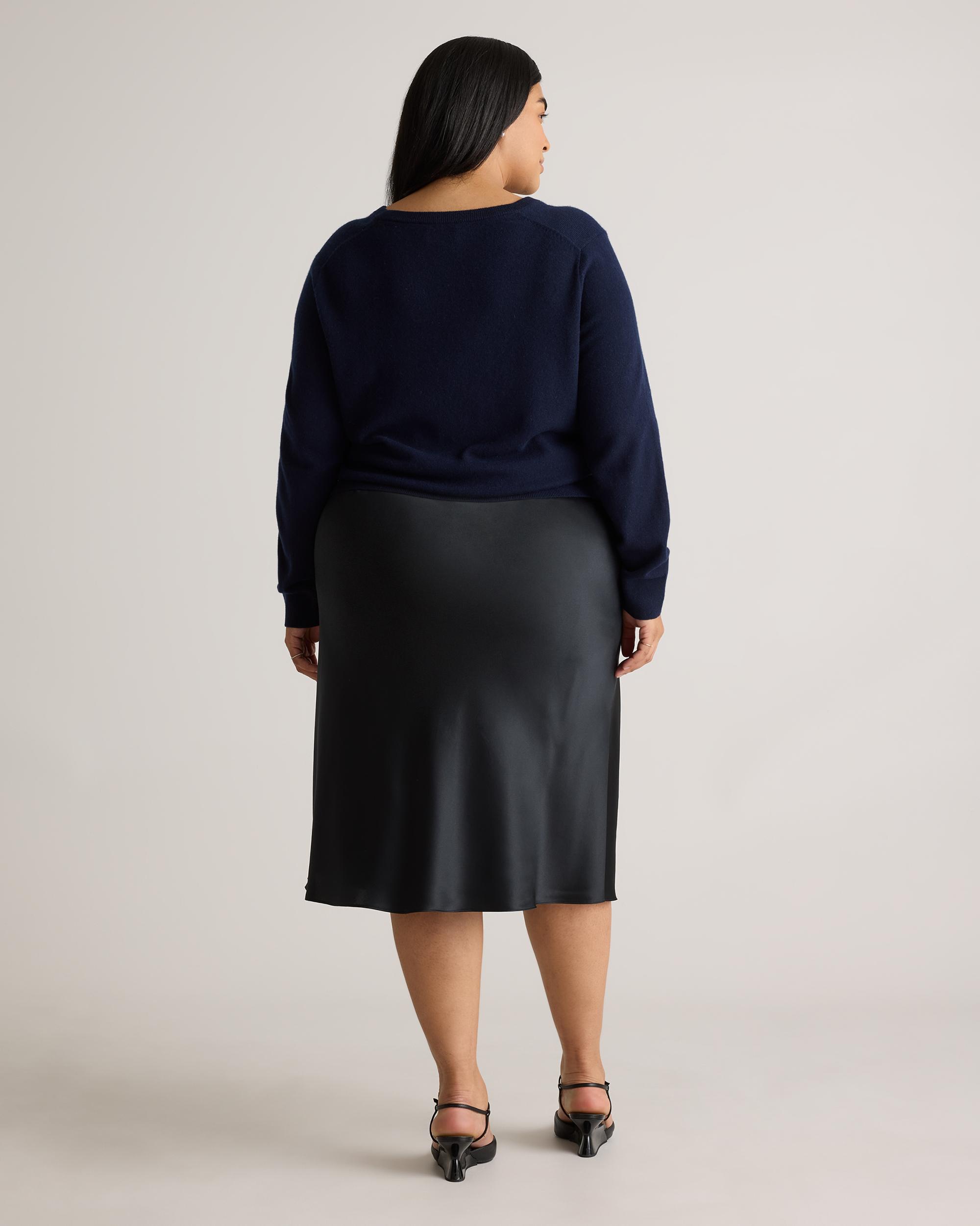 Quince | Women's Mongolian Cashmere V-Neck Sweater Product Image