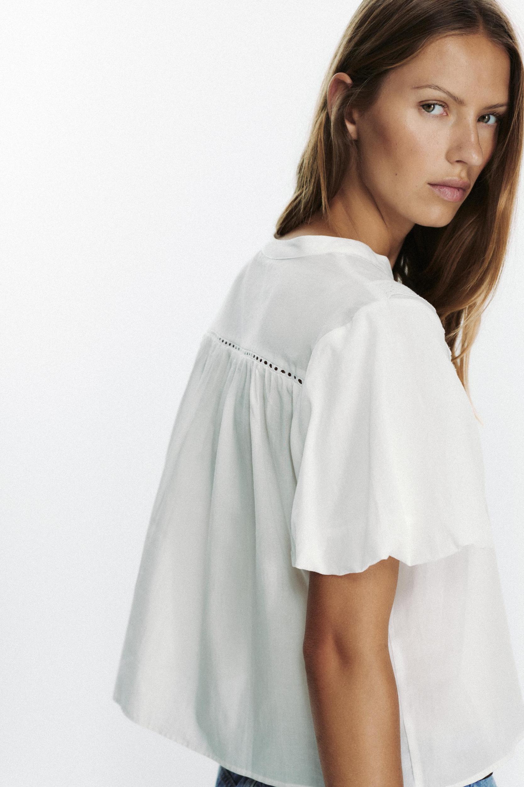 PUFF SLEEVE BLOUSE Product Image