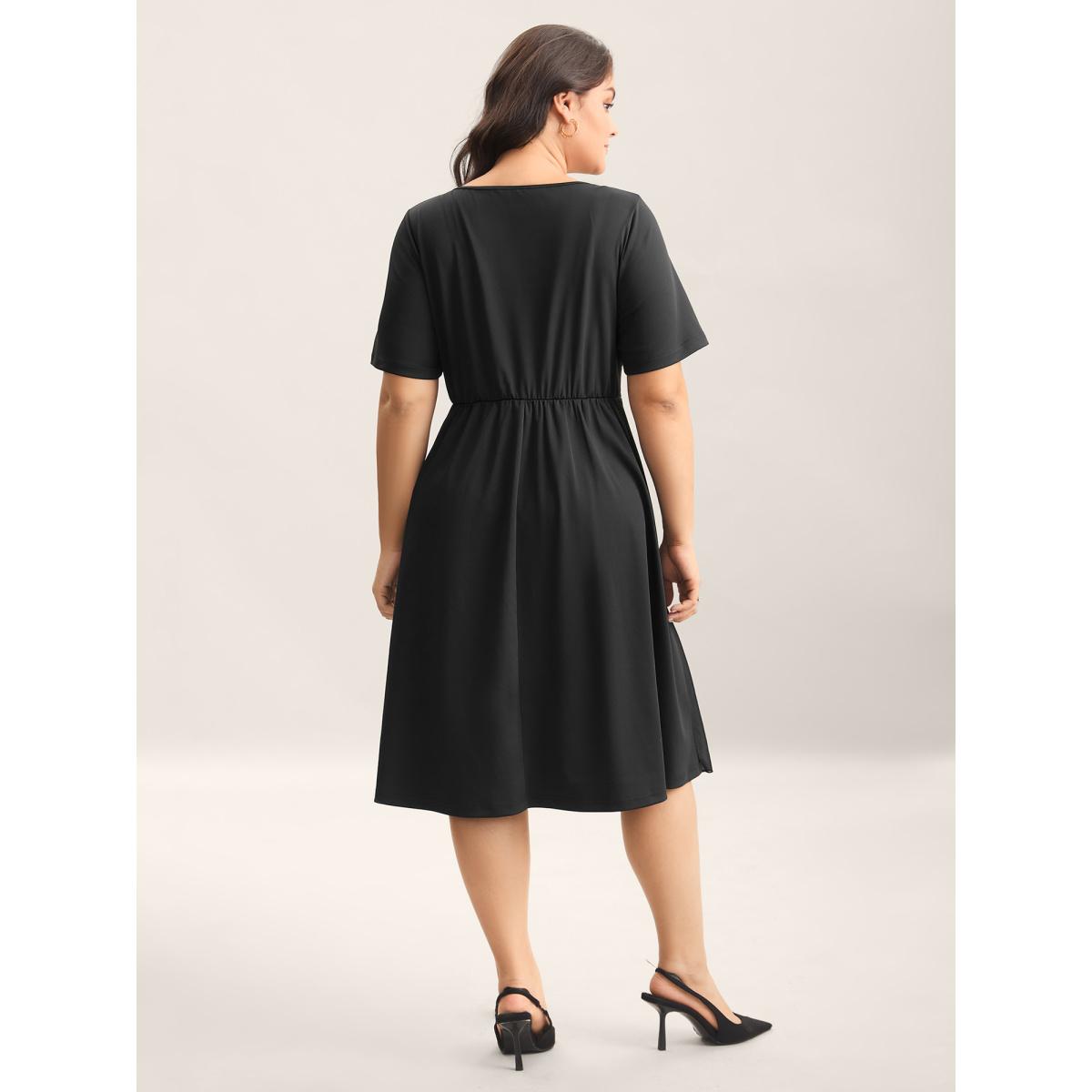 Plus Size Waist-Cinched Spliced Seamed Midi Dress Black Women Round Neck Short sleeve Curvy BloomChic 26/4X Product Image