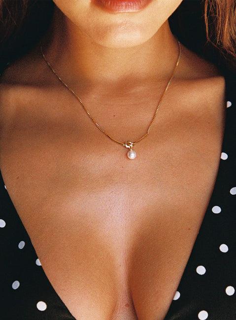 Dais Necklace Gold Product Image