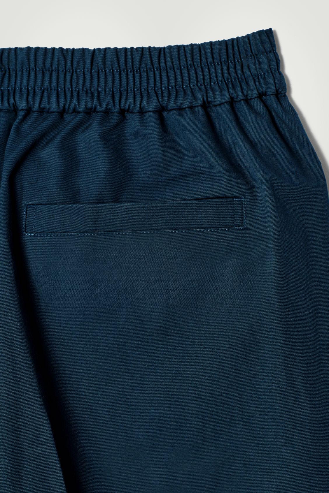 OVERSIZED ELASTICATED WIDE-LEG SHORTS Product Image