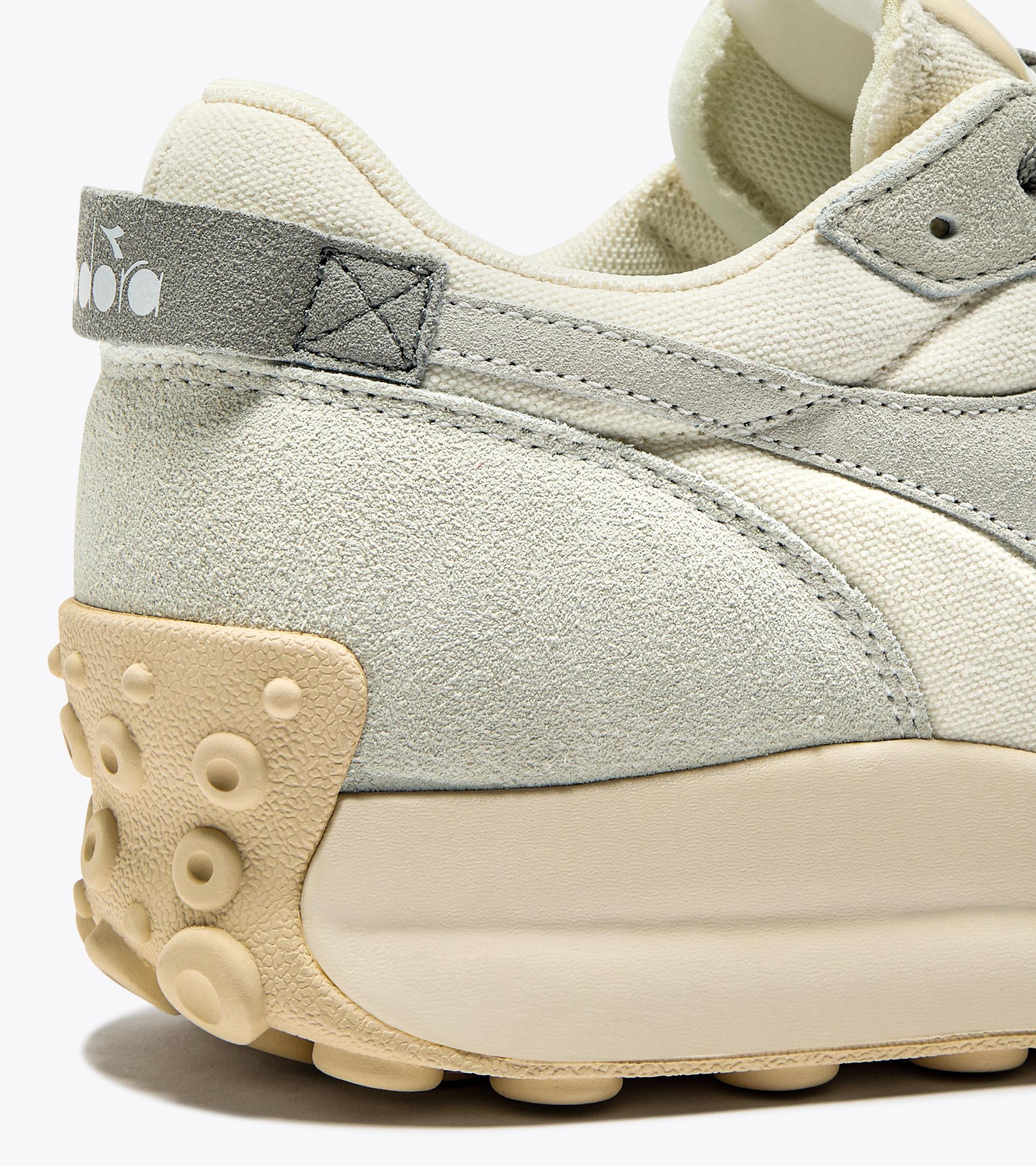 RACE SUEDE SW Product Image