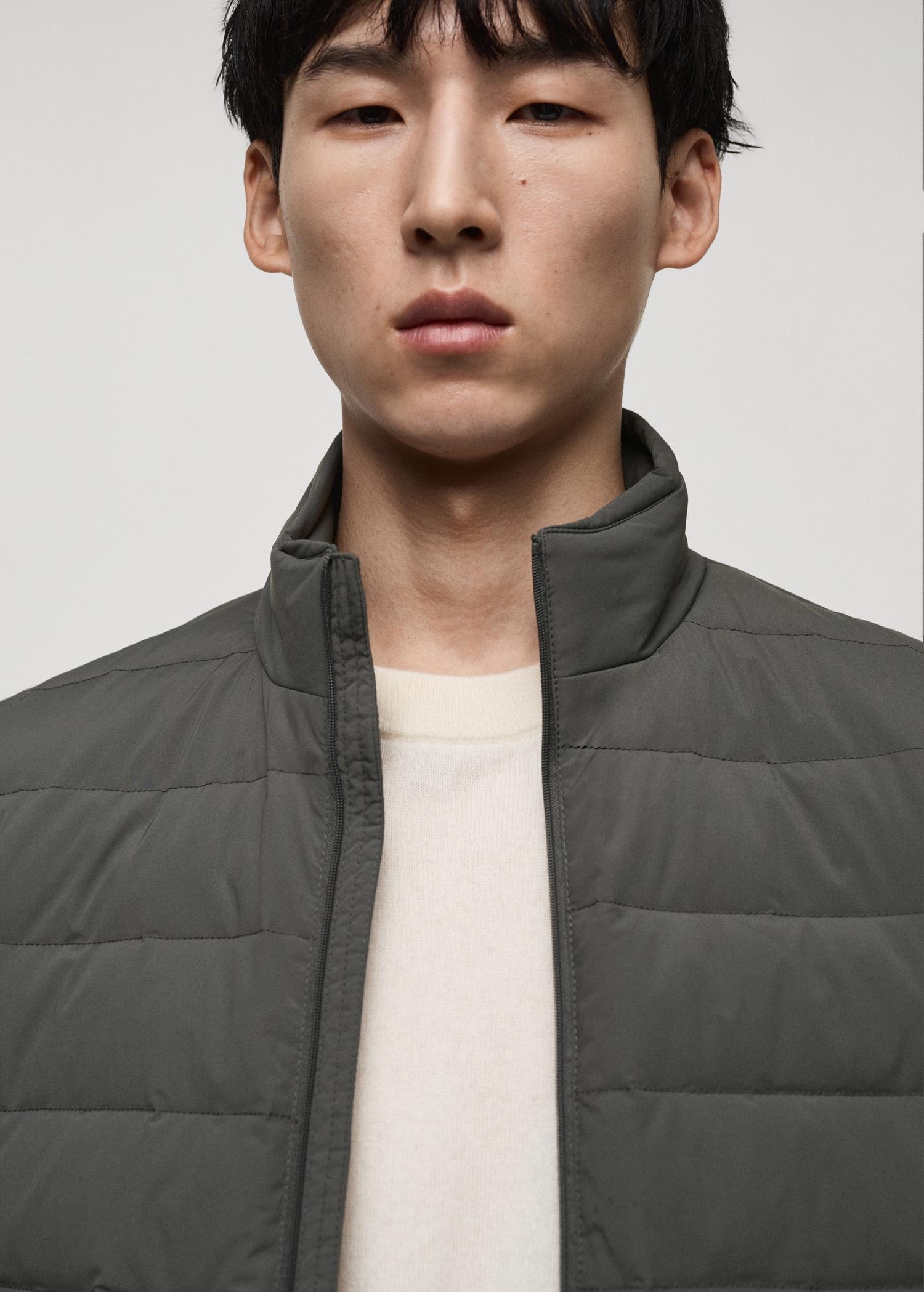 Quilted vest with down and feather filling - Men | MANGO USA Product Image