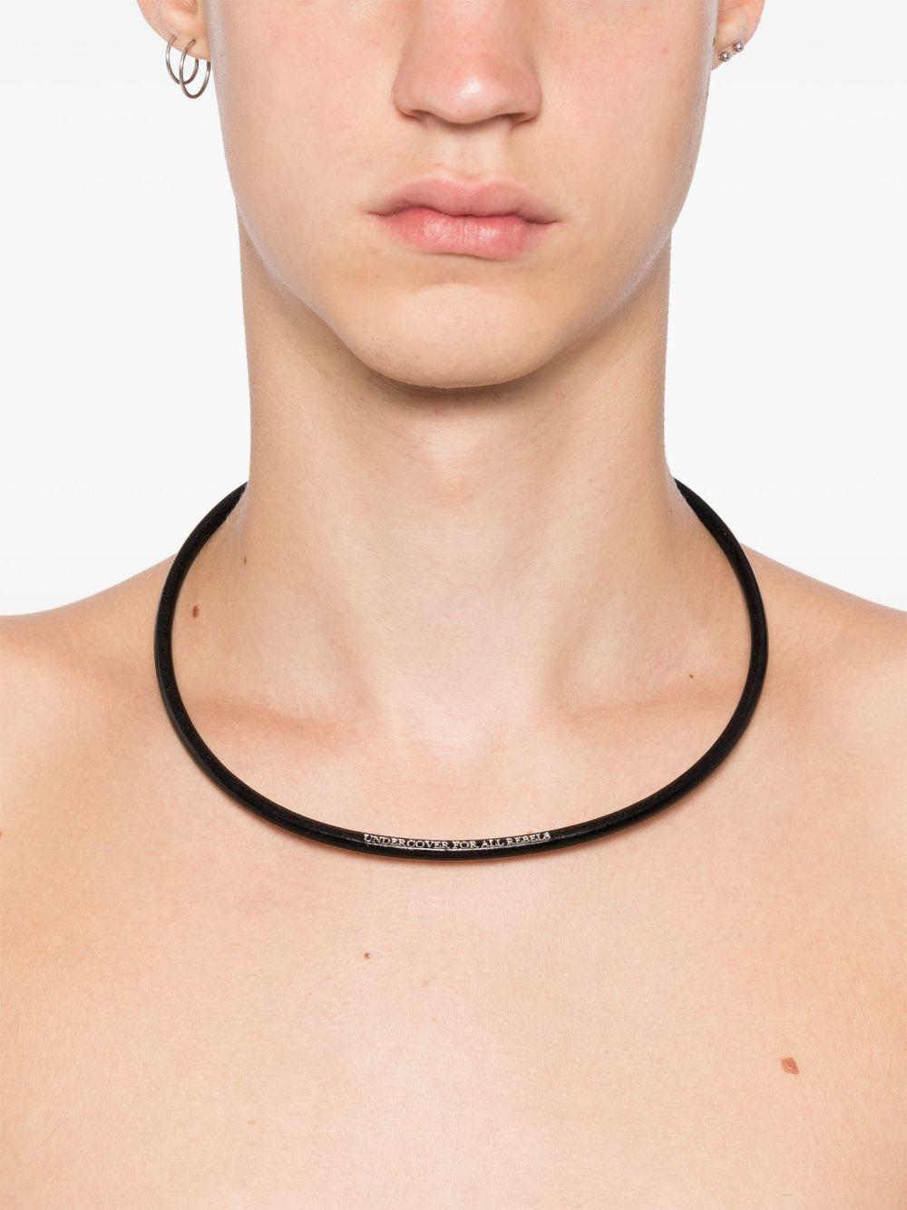 logo-engraved leather necklace Product Image