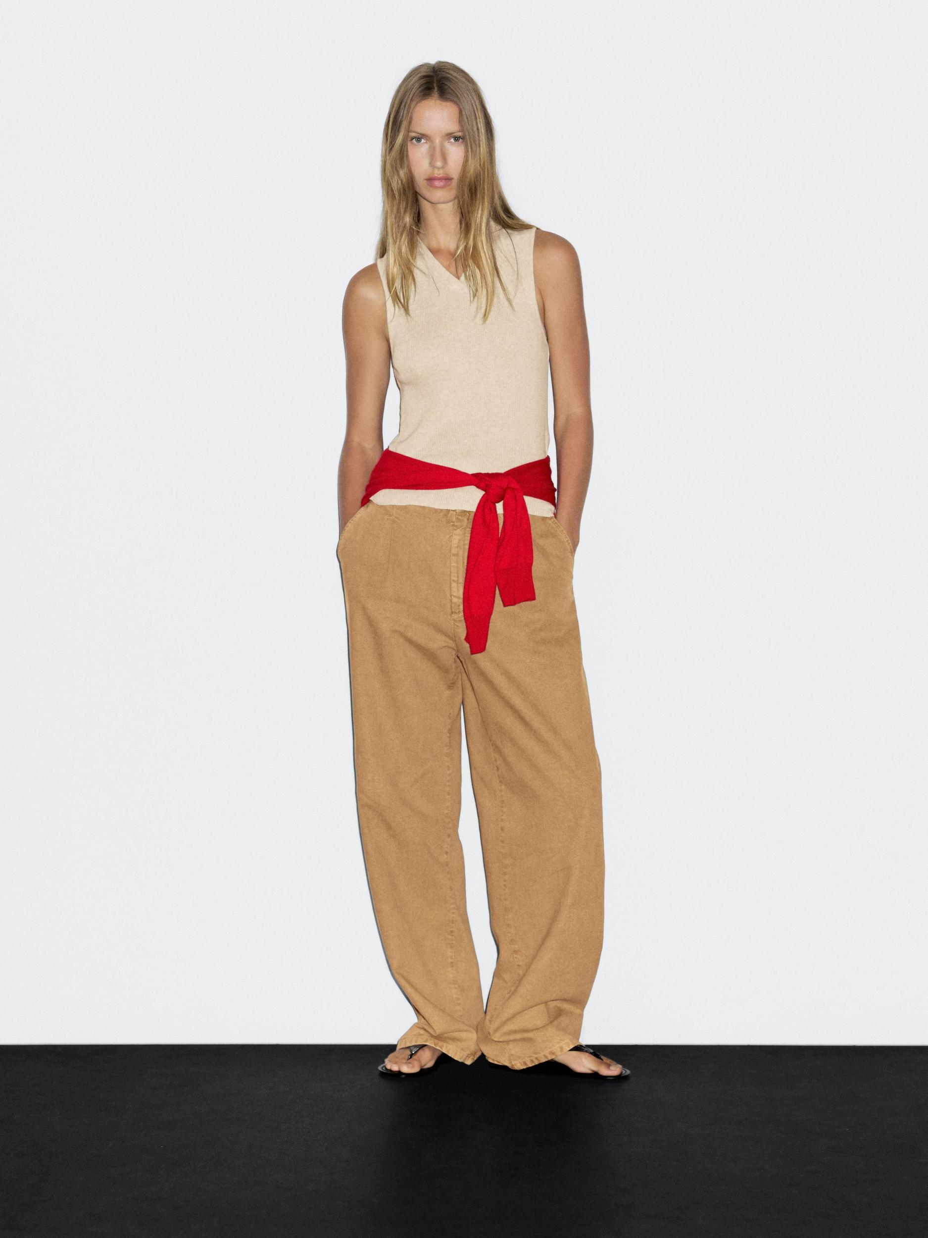 Ribbed top with collar detail Product Image