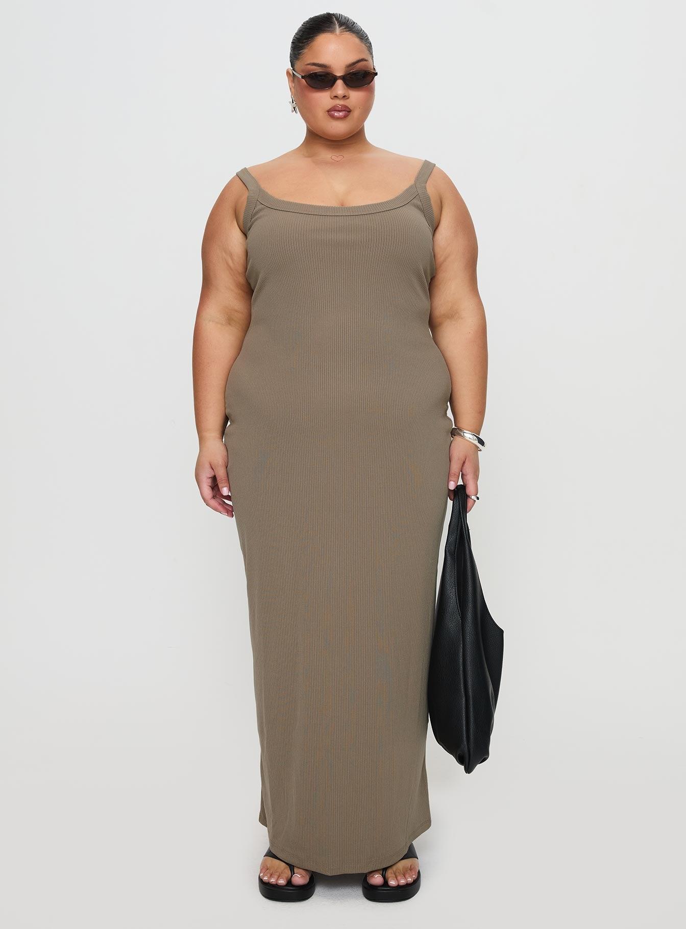 Montwood Maxi Dress Sage Curve Product Image