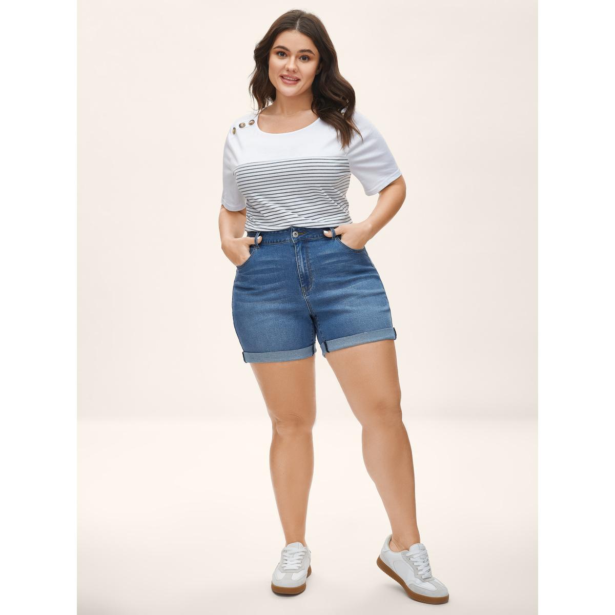 Plus Size Stretchy Roll Hem Denim Shorts Women Denimlightblue Medium stretch Casual Slanted pocket Leisure Denim Shorts BloomChic 16/1X Product Image