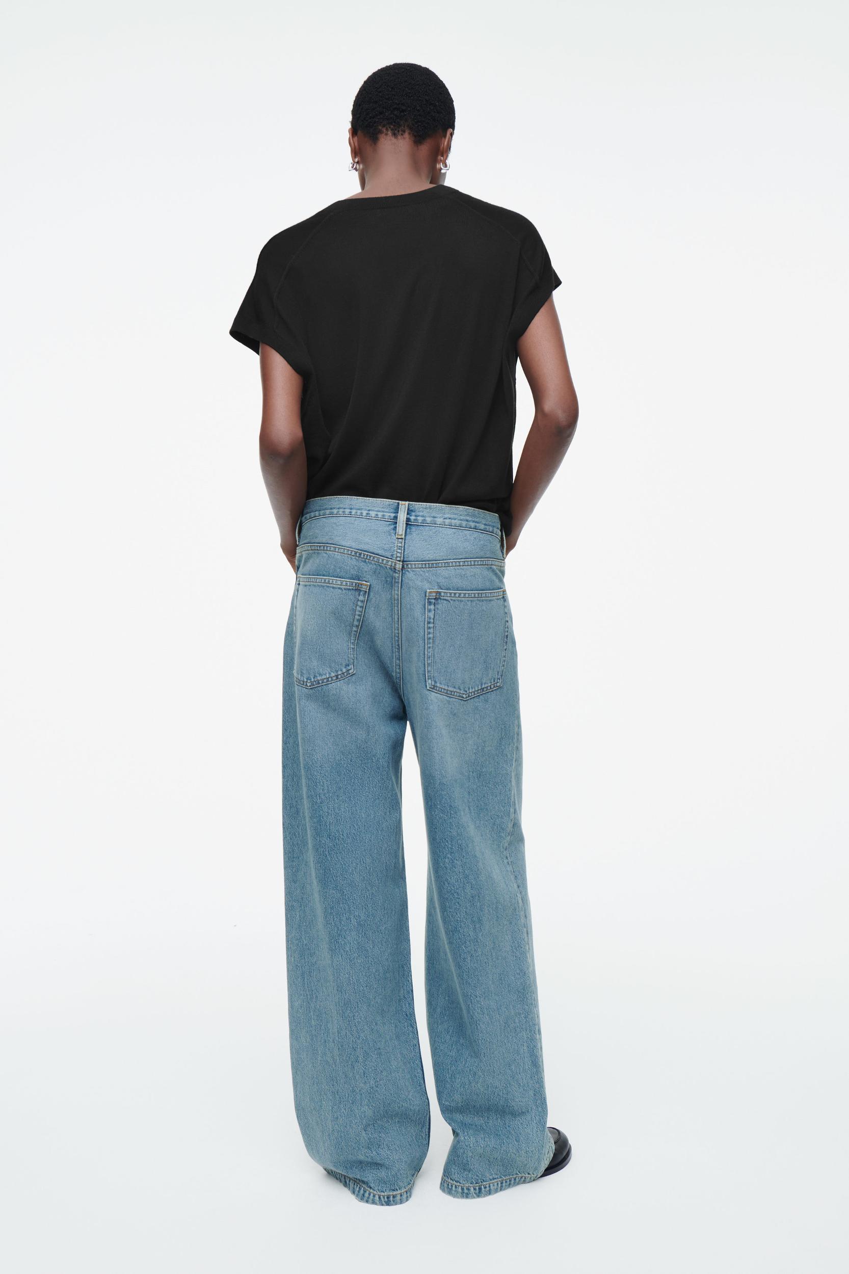 VOLUME WIDE-LEG JEANS Product Image